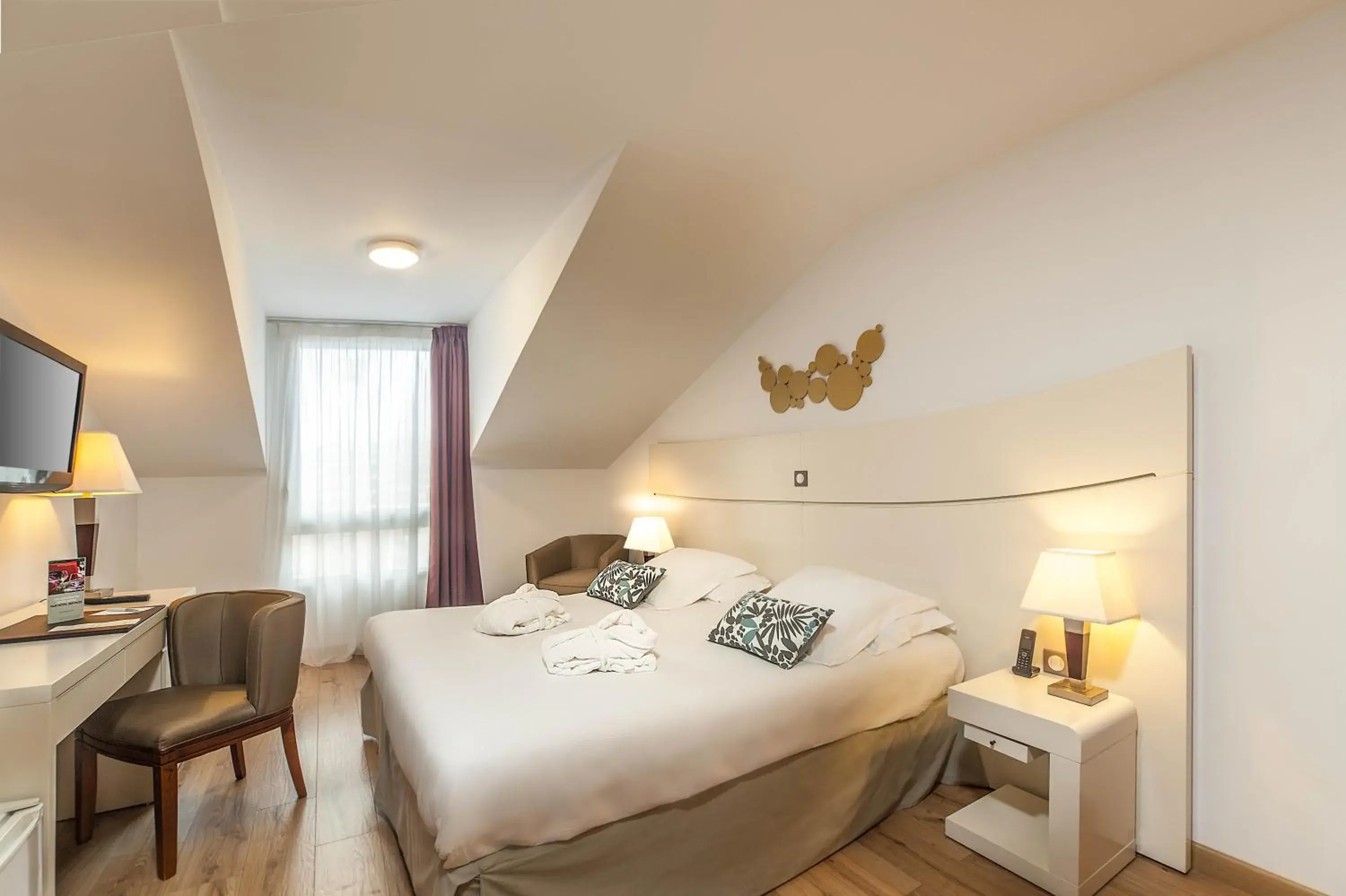 Classic Double or Twin Room with Free Spa Access in Hôtel Montaigne & Spa - Cannes Centre Classic Double or Twin Room with Free Spa Access in Hôtel Montaigne & Spa - Cannes Centre