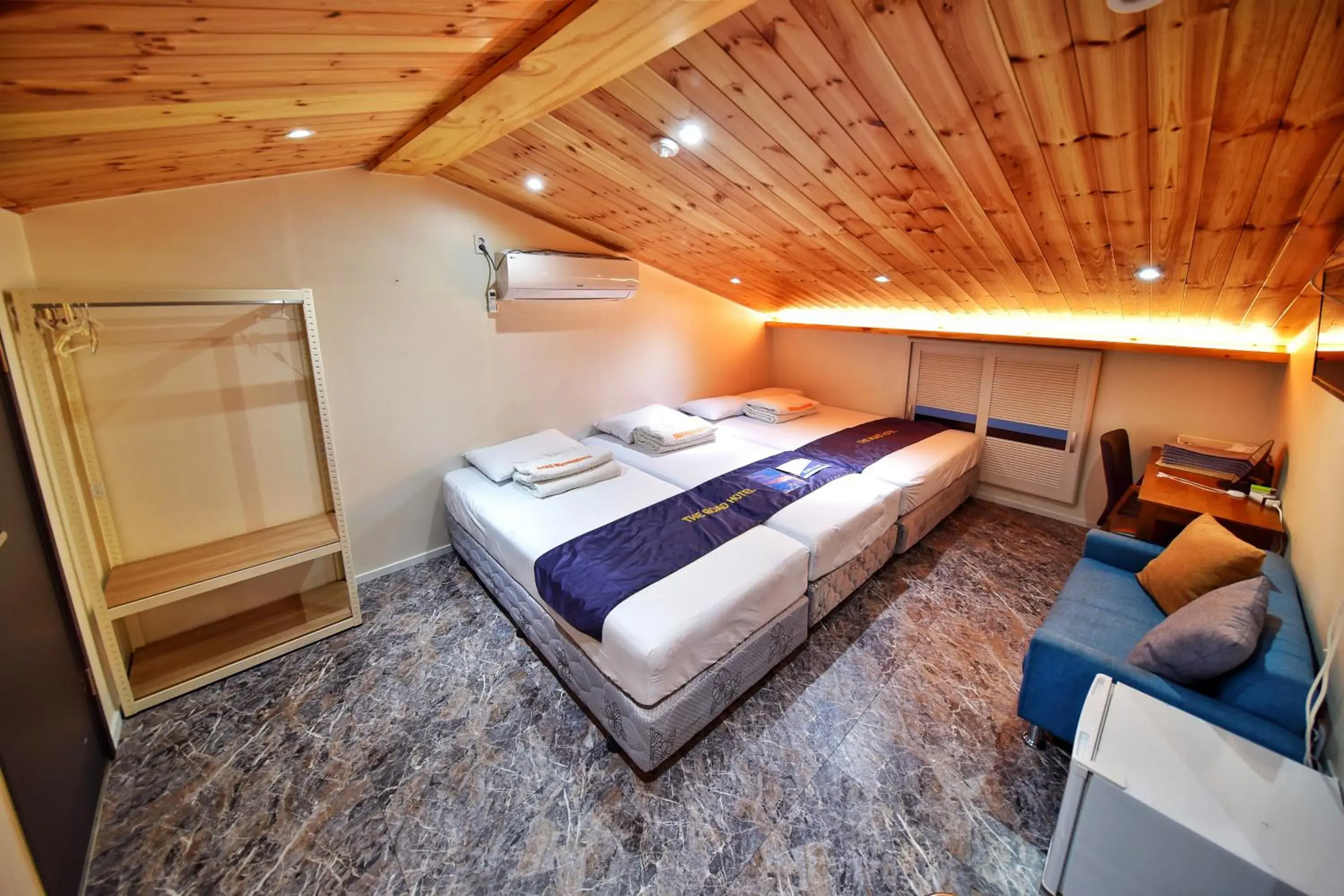 Family Room with Private Bathroom in The Road Hotel Family Room with Private Bathroom in The Road Hotel