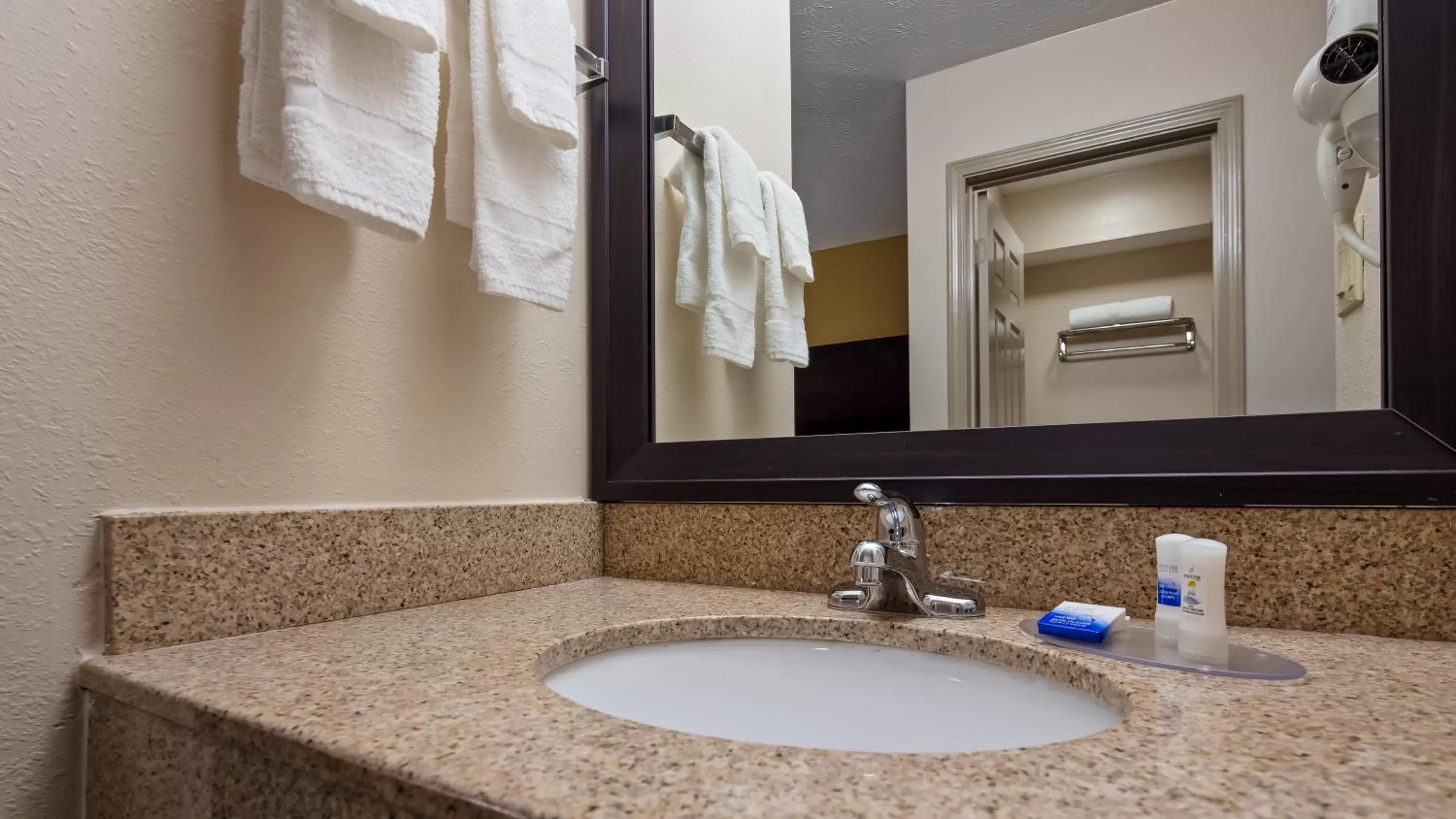 Bathroom in Best Western Paris Inn