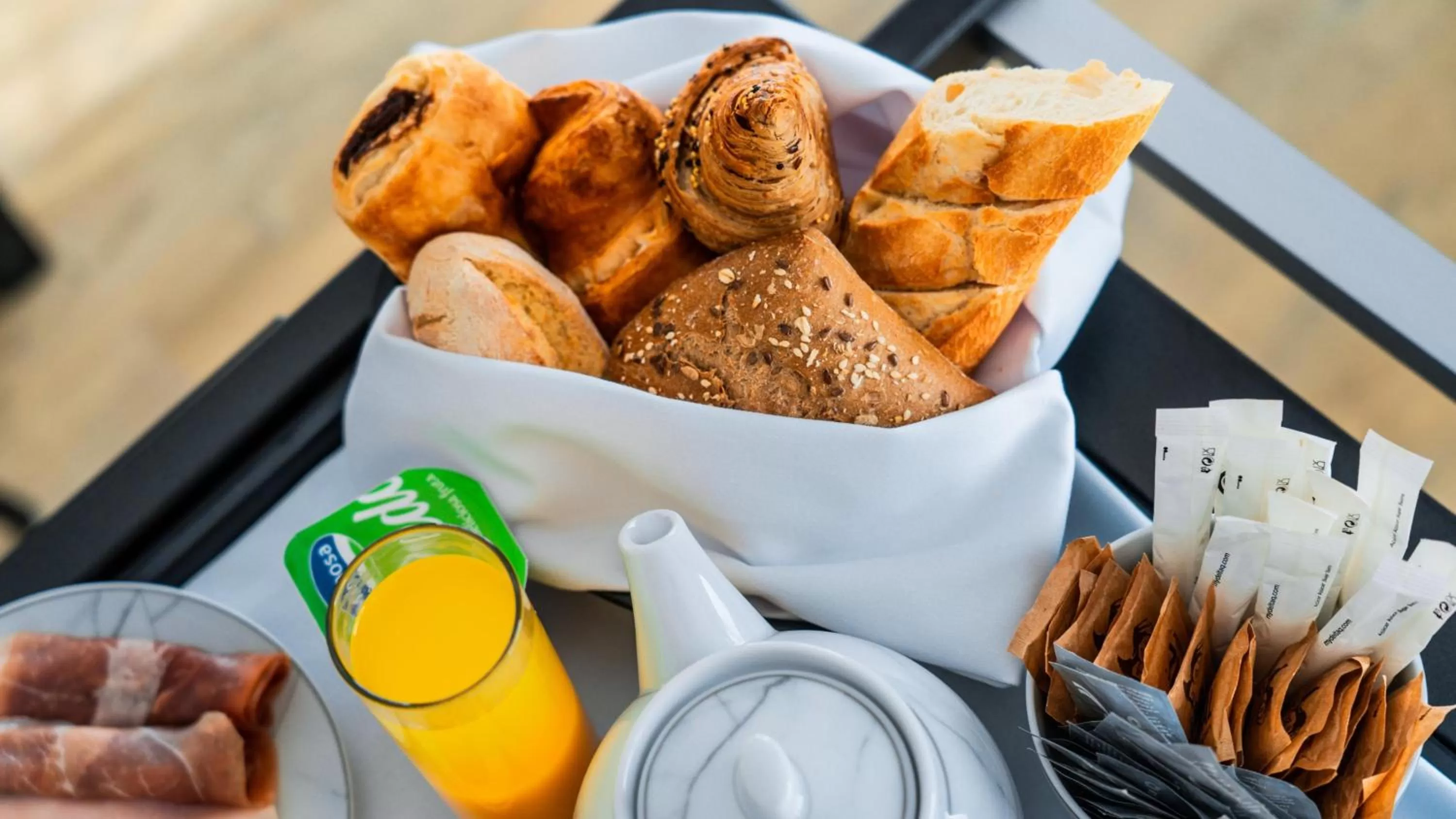 Breakfast in Hills Hotel Lisboa