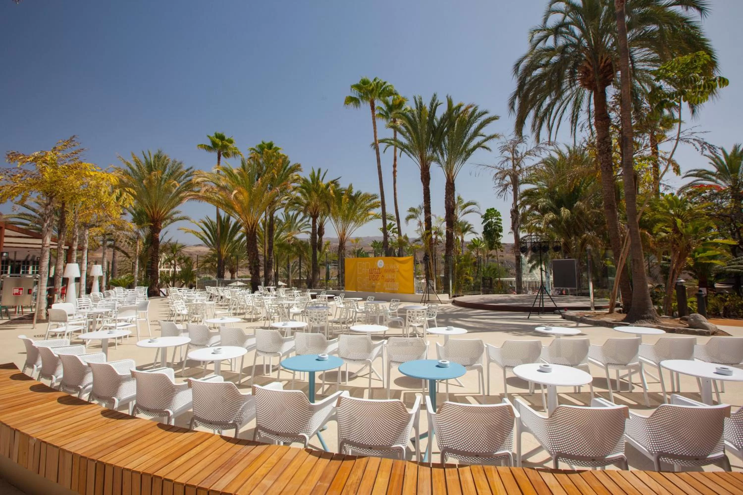 Lounge or bar in Abora Continental by Lopesan Hotels