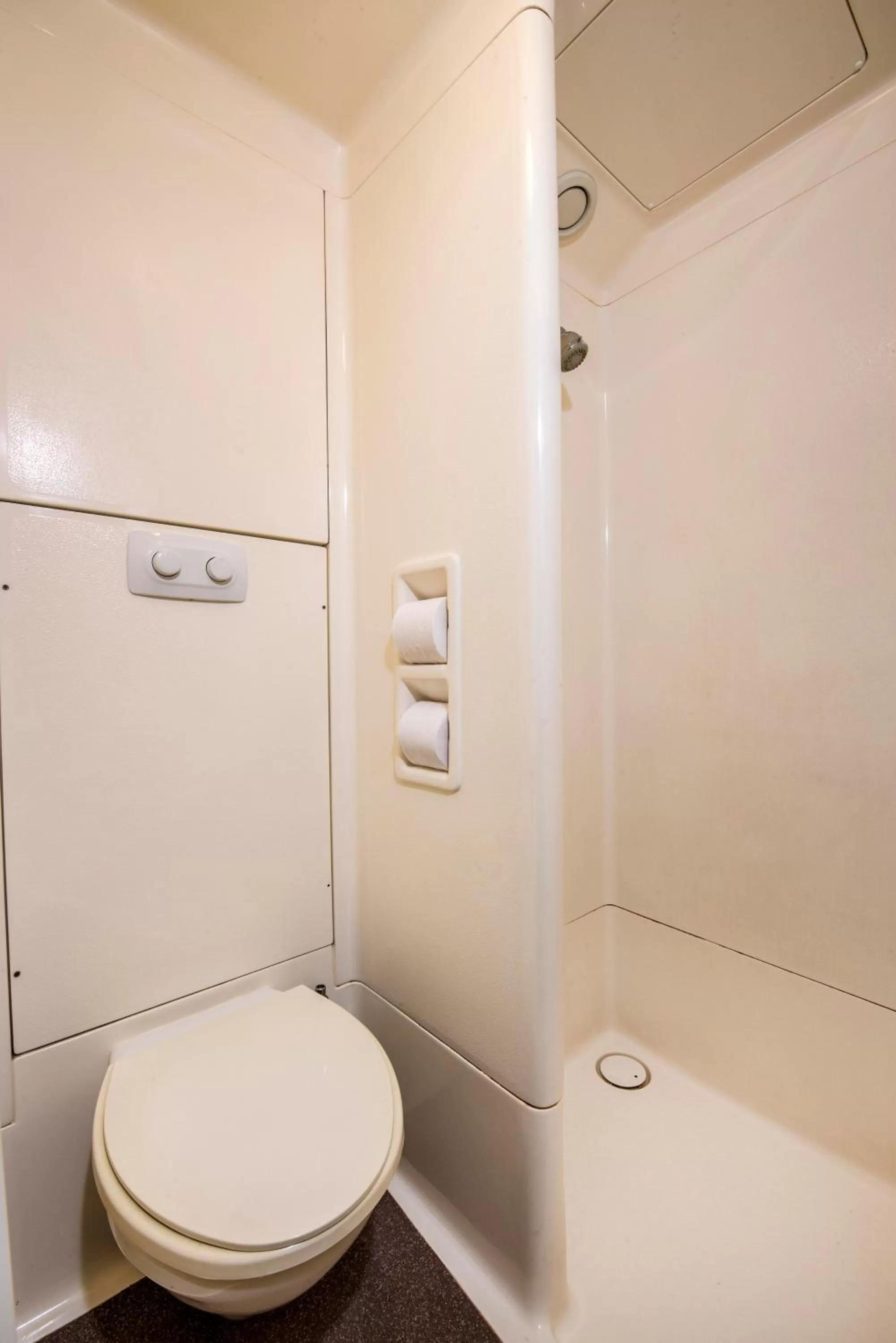 Toilet in ibis Budget Canberra