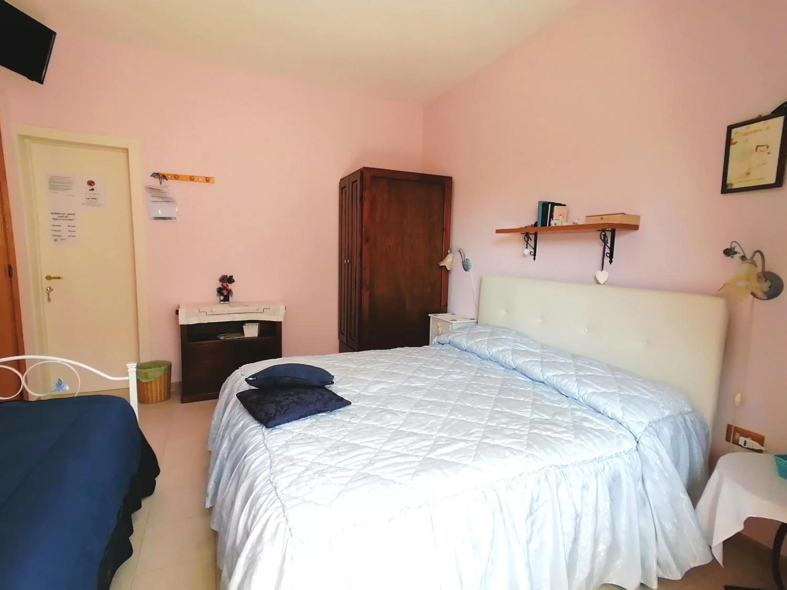 Photo of the whole room, Bed in B&B Lo Smeraldo