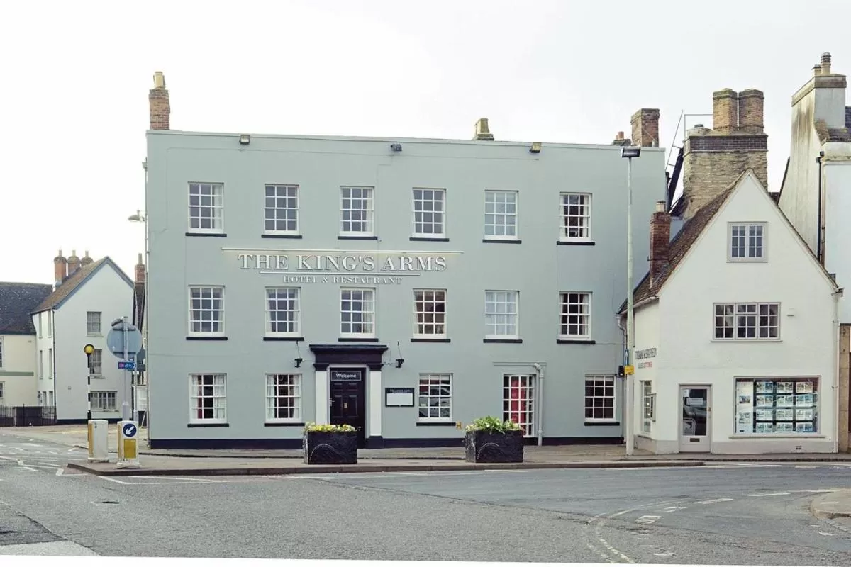 Property building in Kings Arms Hotel