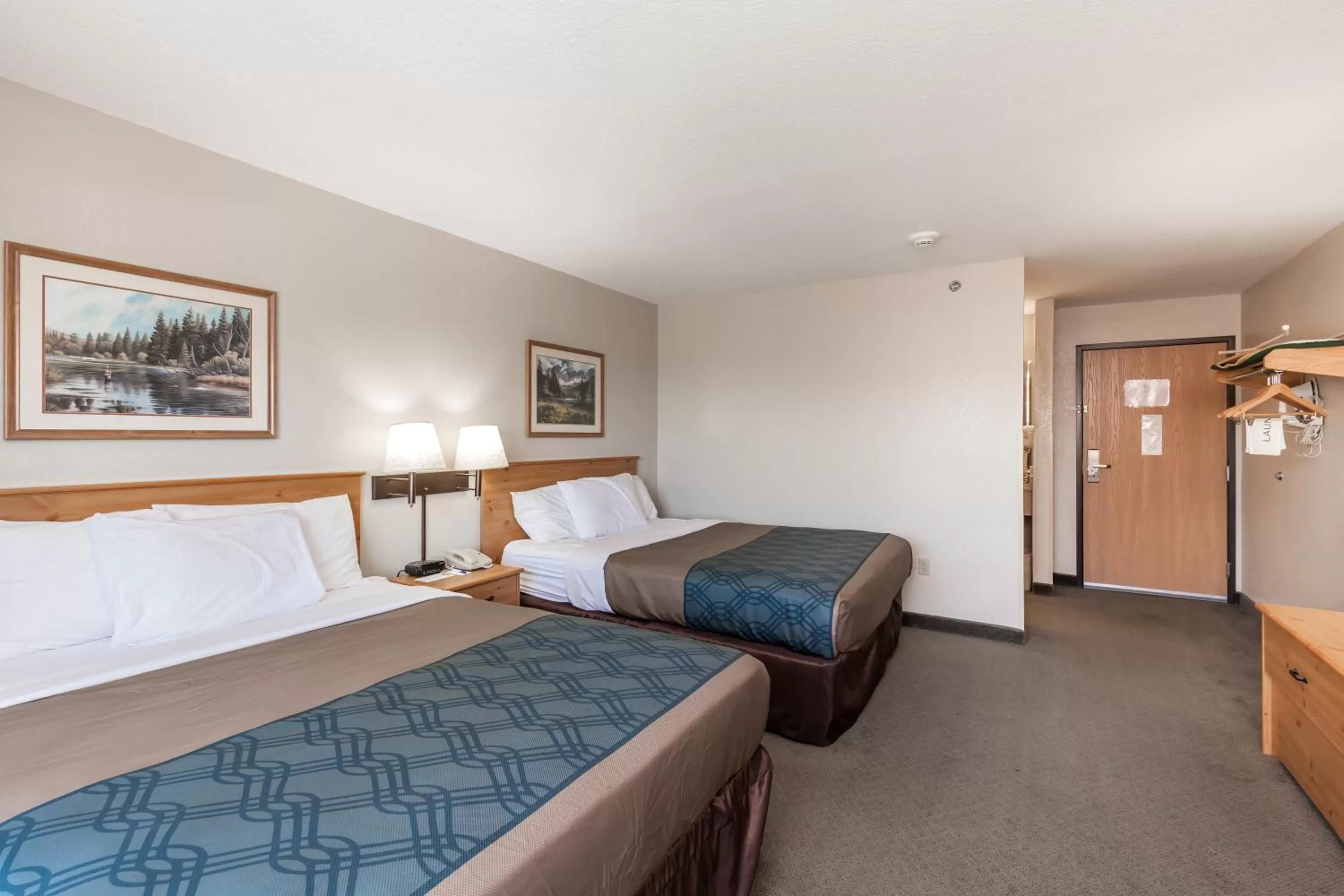 Bedroom, Bed in MountainView Lodge and Suites