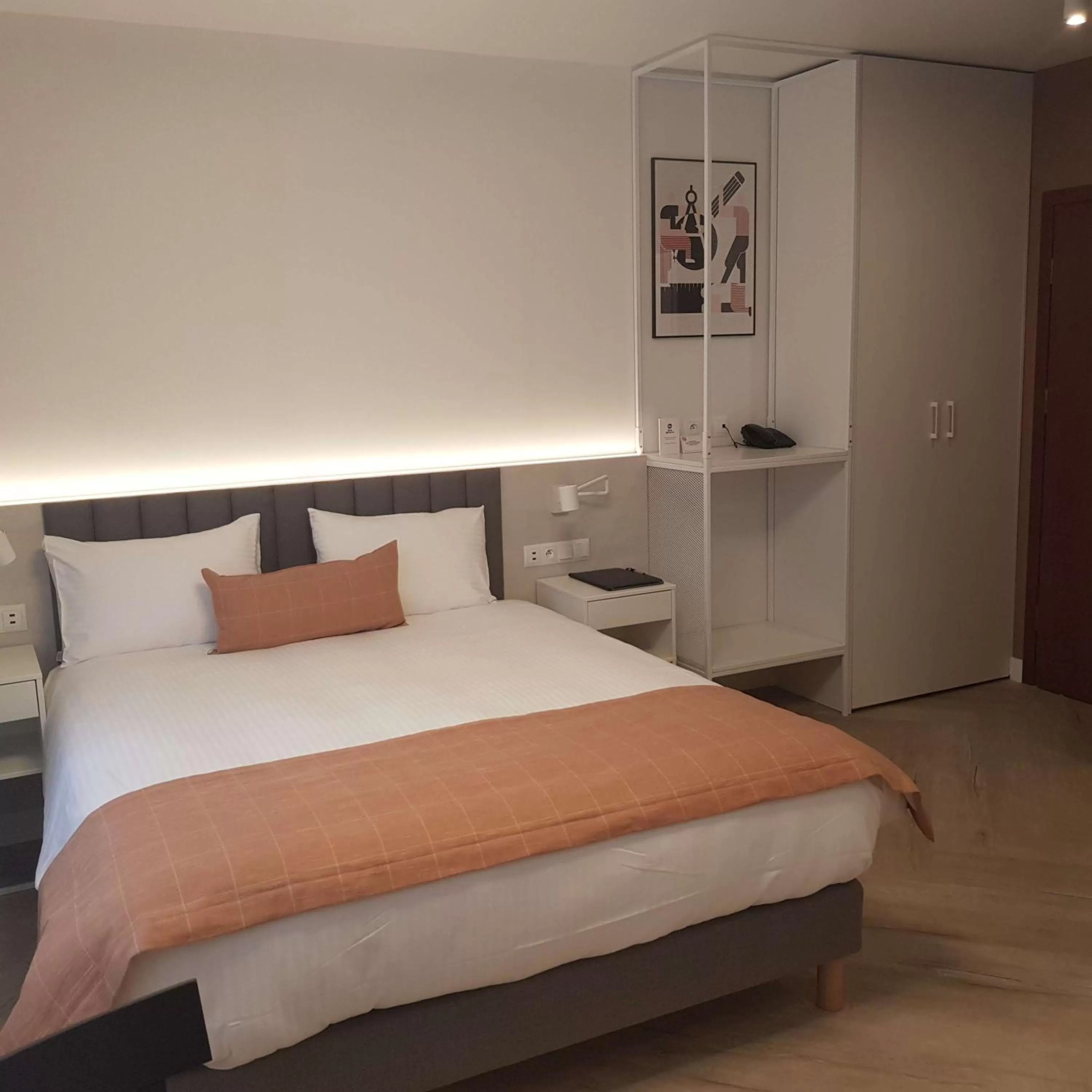 Kitchen or kitchenette, Bed in Best Western Hotel Portos