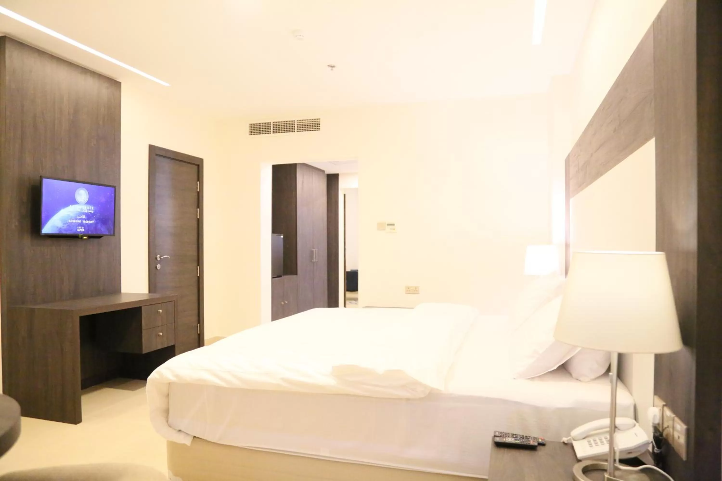 Photo of the whole room, Bed in Manazil Aldar Hotel