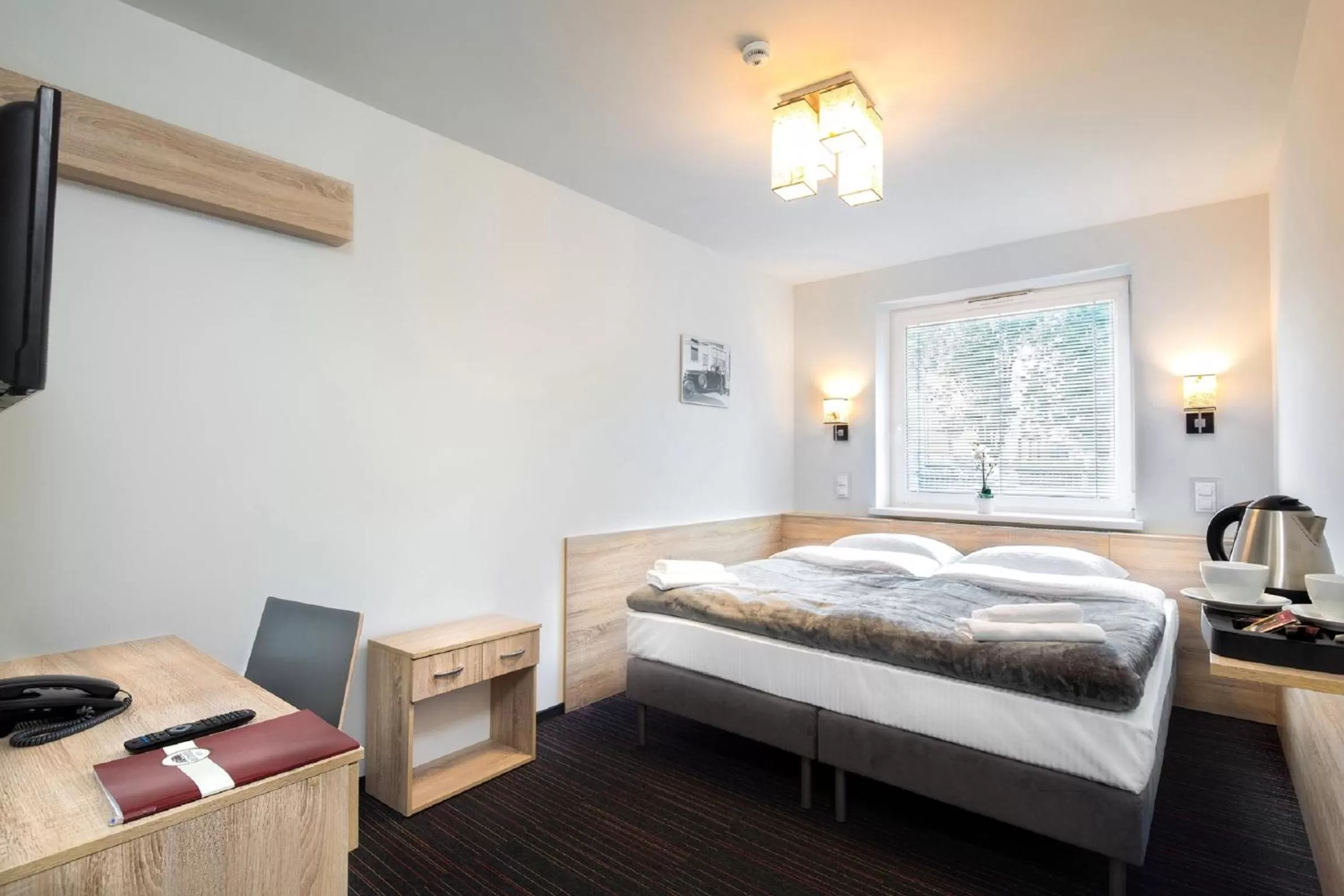 Photo of the whole room, Bed in Automobil Hotel