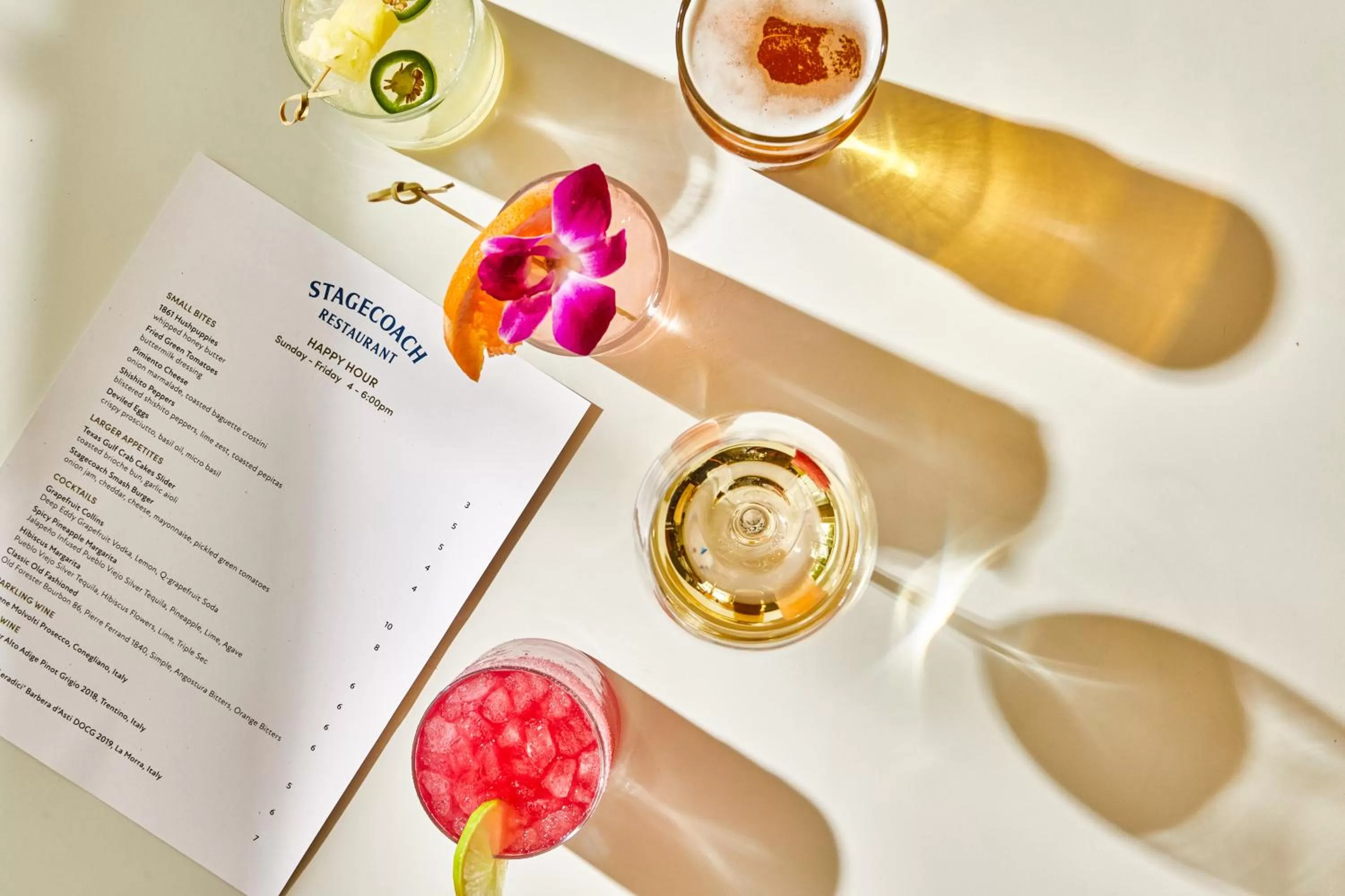 Lounge or bar in Shady Villa Hotel