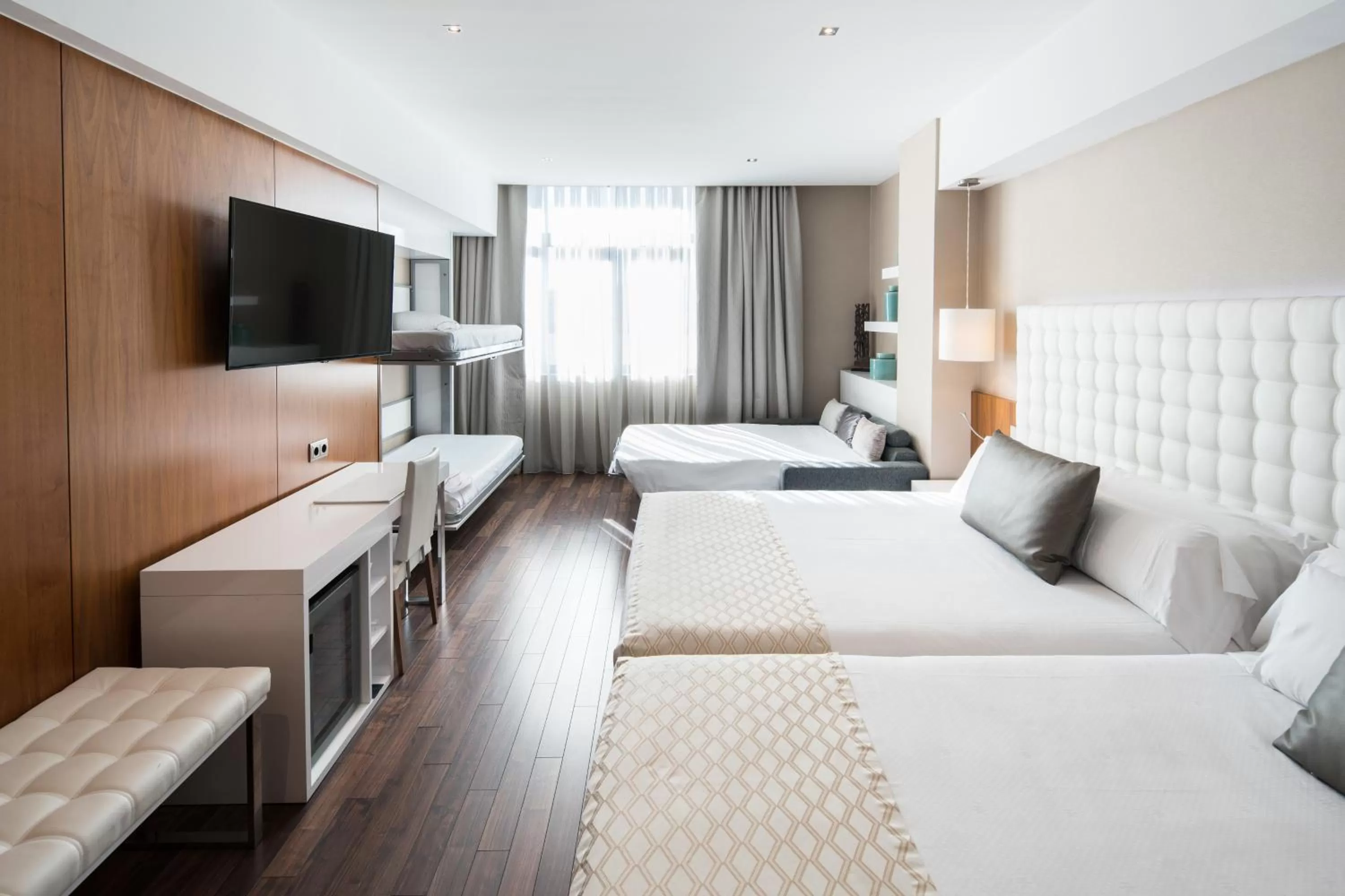 Family Premium Room (2 Adults + 3 Children) in Catalonia Ramblas 4* Sup