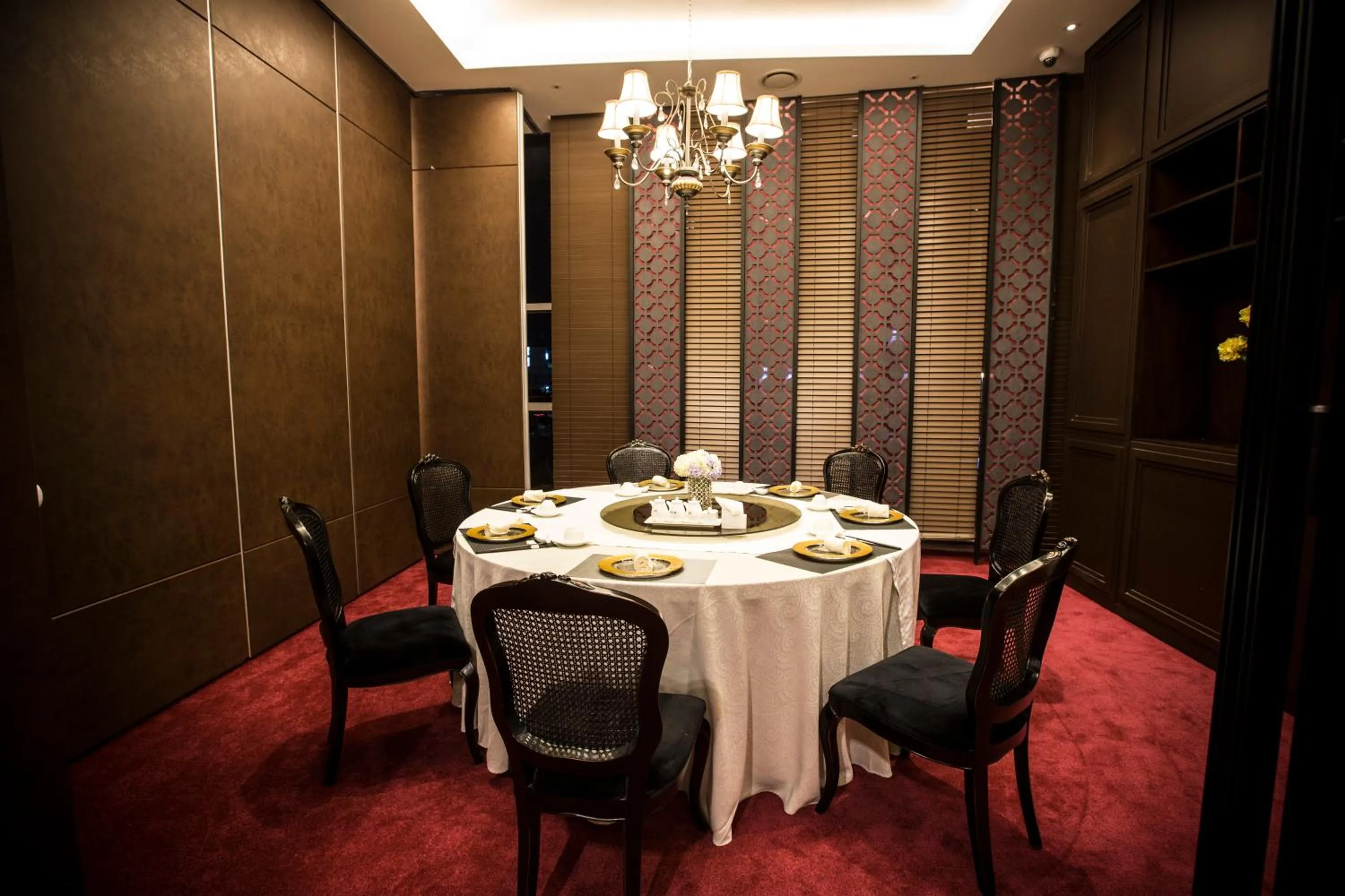 Restaurant/places to eat in I Square Hotel