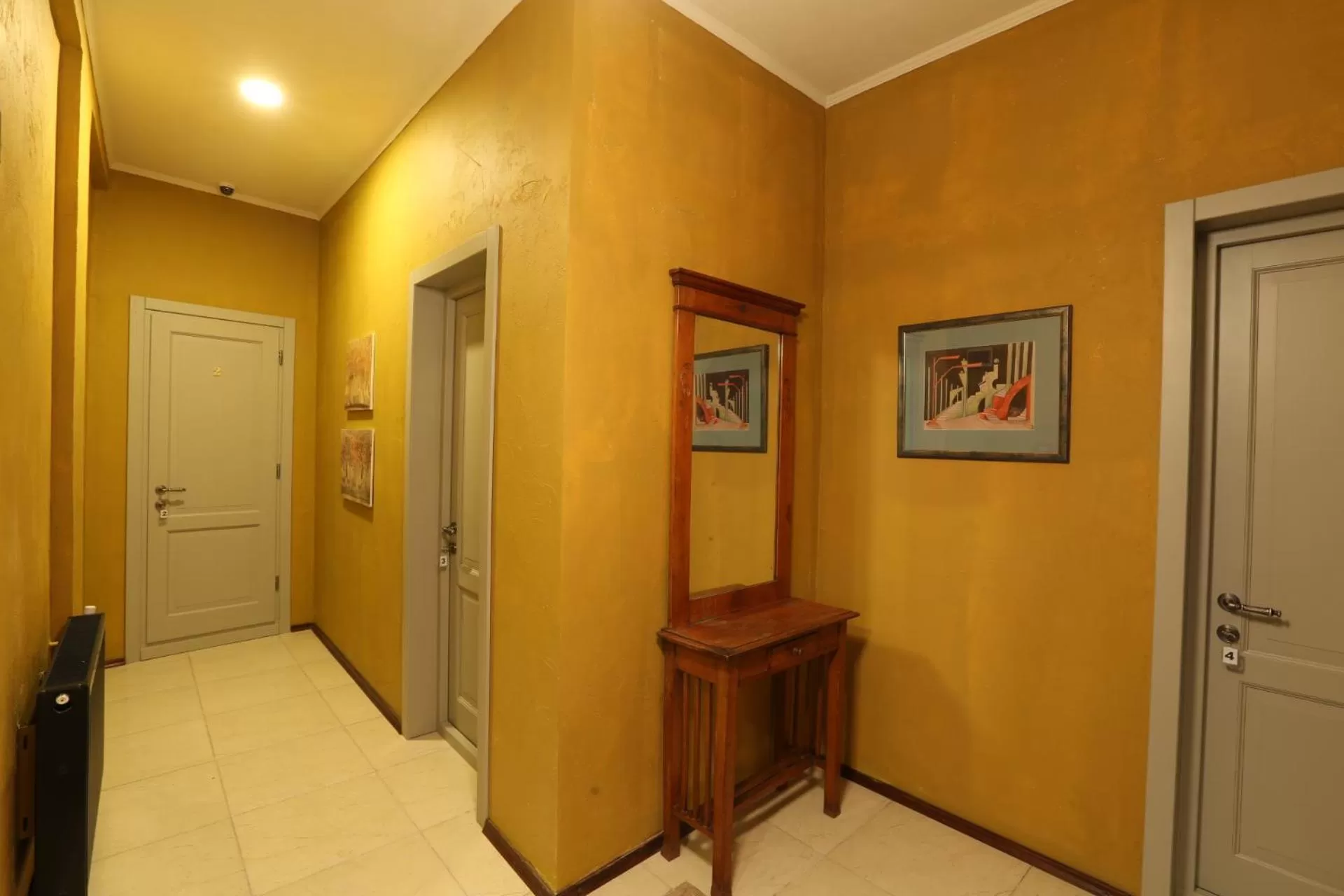 Communal lounge/ TV room in Kindli Hotel