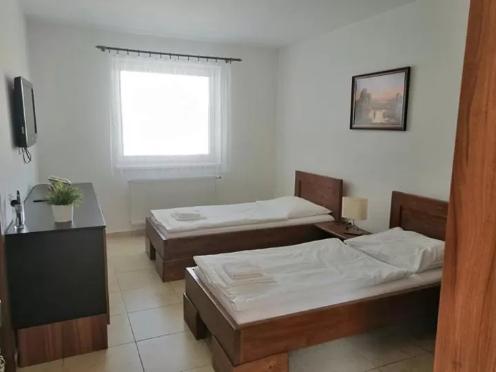 TV and multimedia, Bed in Motel Senec