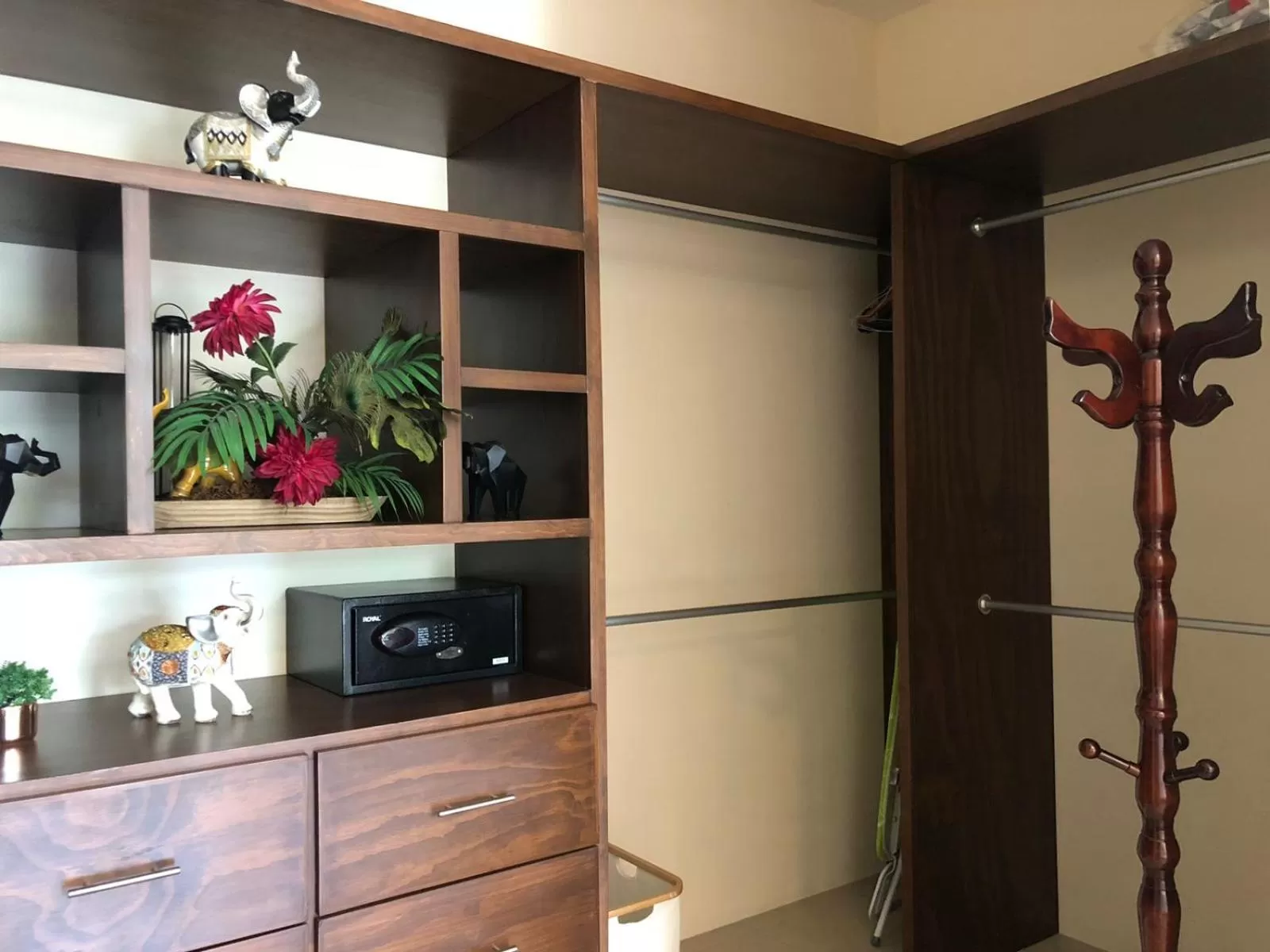 wardrobe in Villa Segovia Cozumel