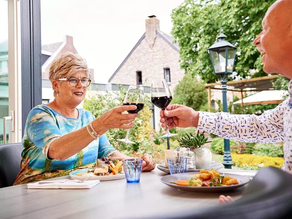 Restaurant/places to eat in De Maasparel Nextdoor Maassuites