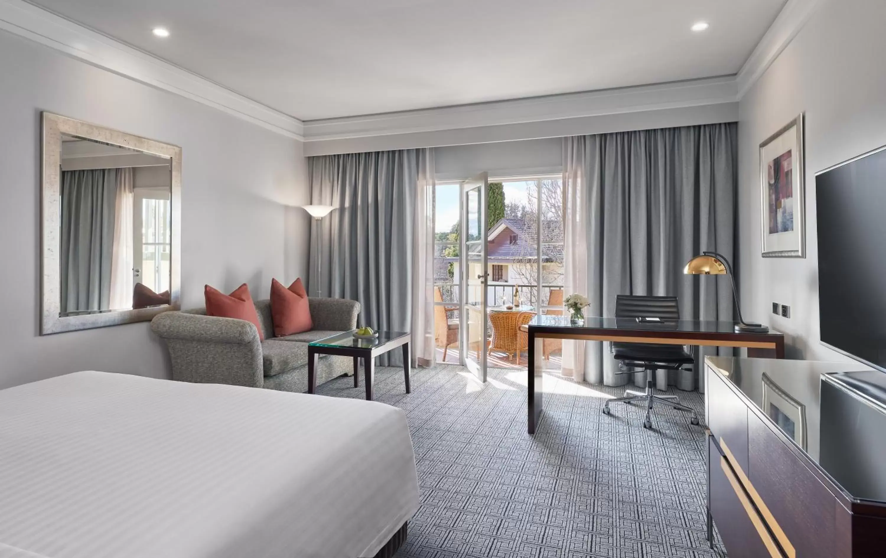 King Room with Balcony in Hyatt Hotel Canberra - A Park Hyatt Hotel King Room with Balcony in Hyatt Hotel Canberra - A Park Hyatt Hotel