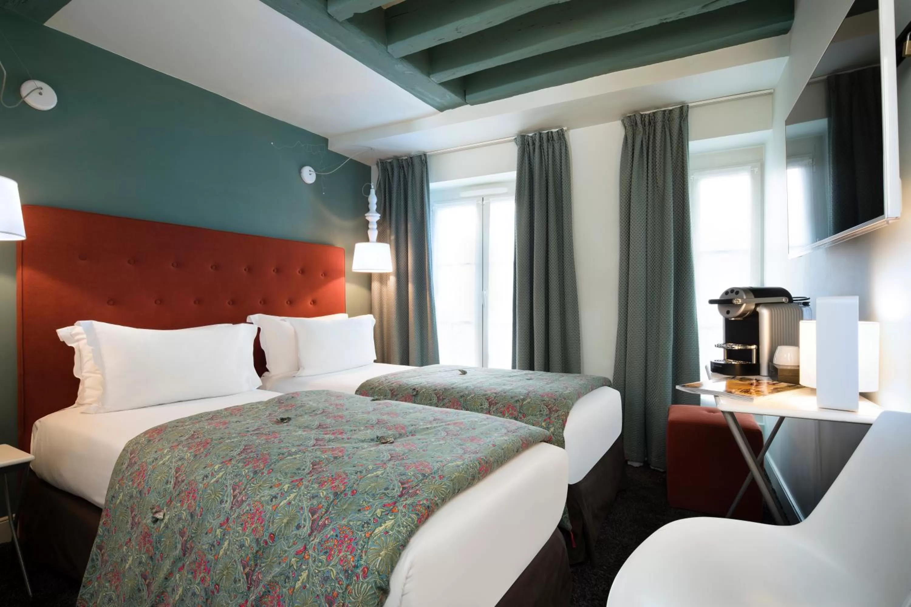 Photo of the whole room, Bed in Hôtel Marais Hôme