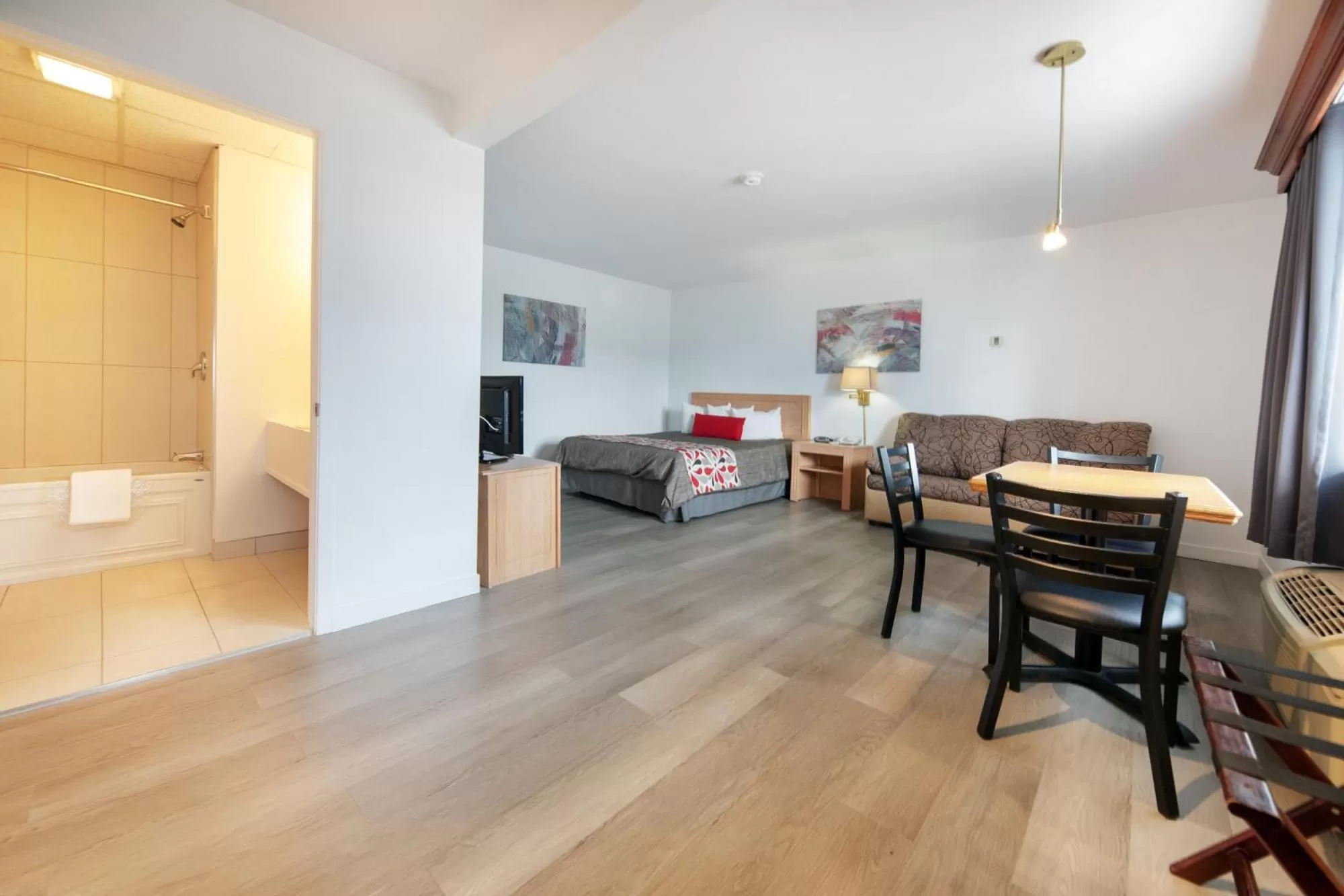 Photo of the whole room in Hotel Plante