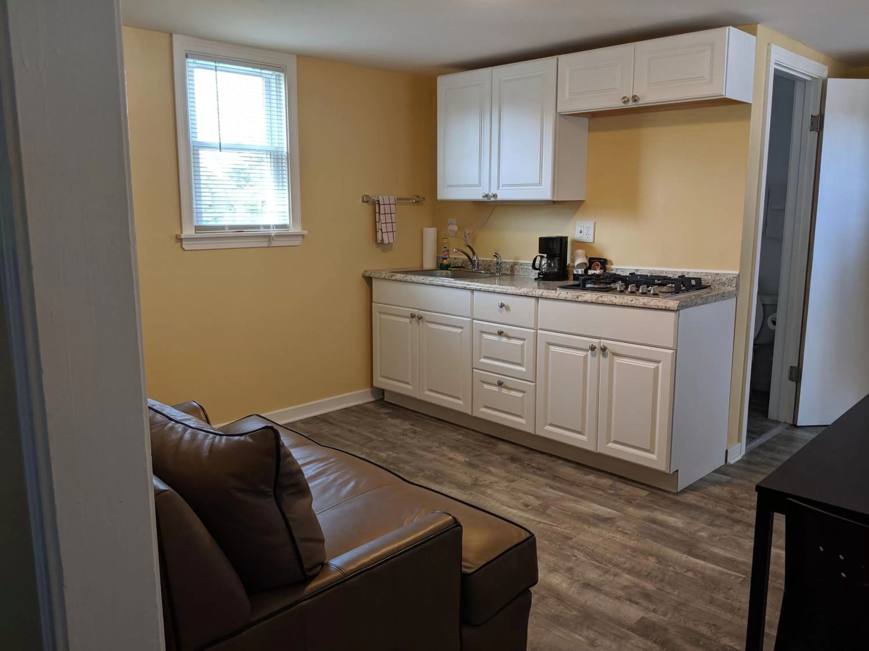 Kitchen or kitchenette in Clarence Inn Extended Stay