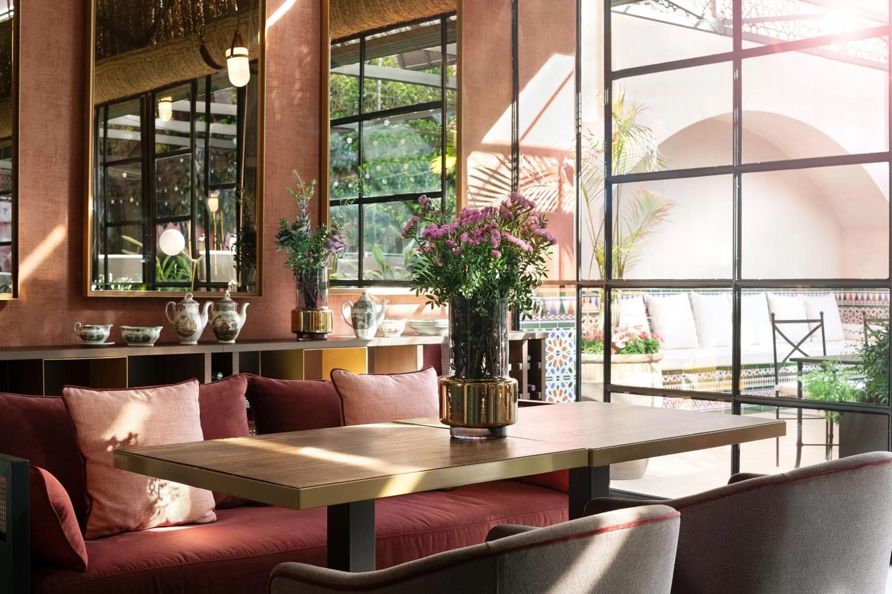 Lounge or bar in Los Seises Sevilla, a Tribute Portfolio Hotel