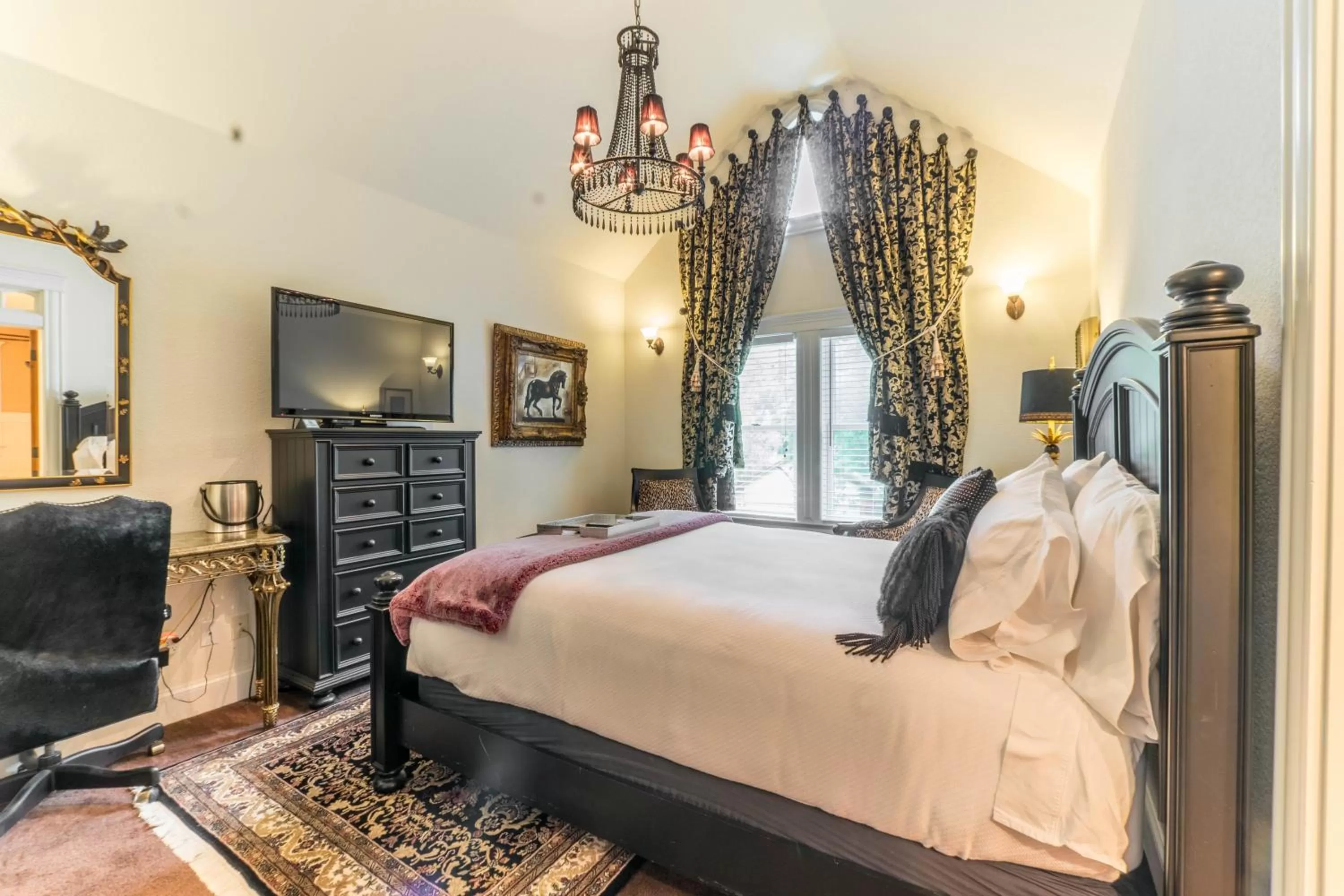 Bed in The Victoria Bed & Breakfast