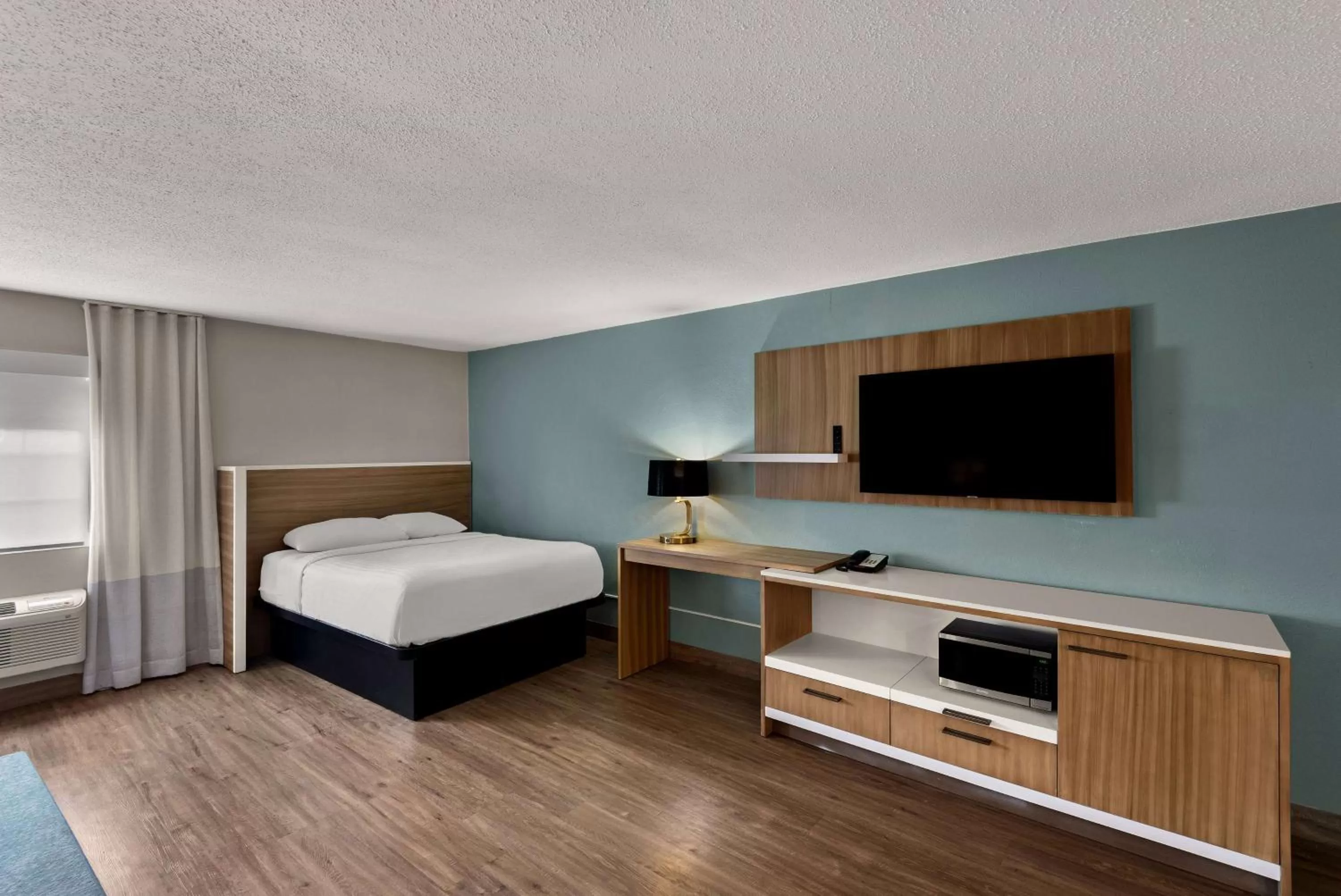 Photo of the whole room, Bed in Wyndham Garden Ankeny