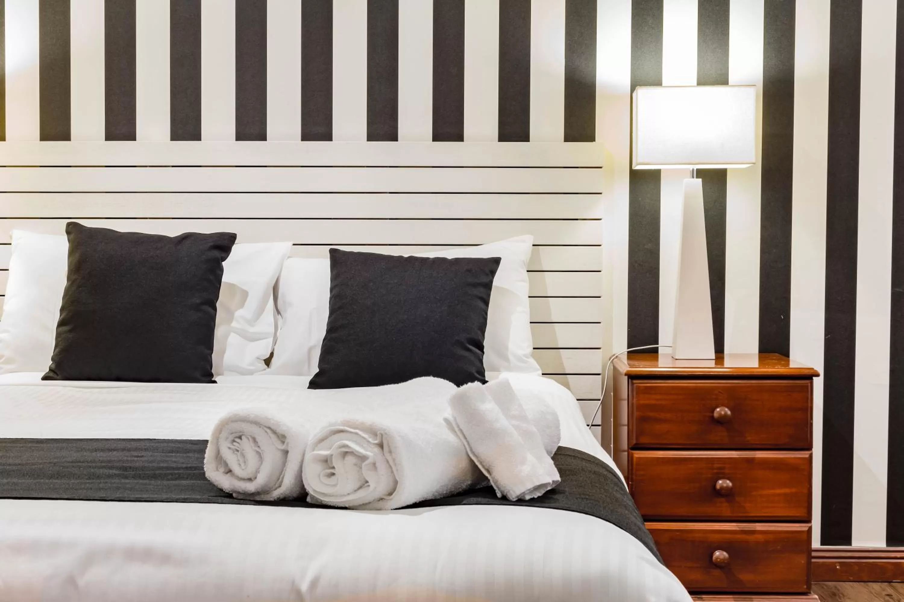 Bed in Bundanoon Country Inn Motel