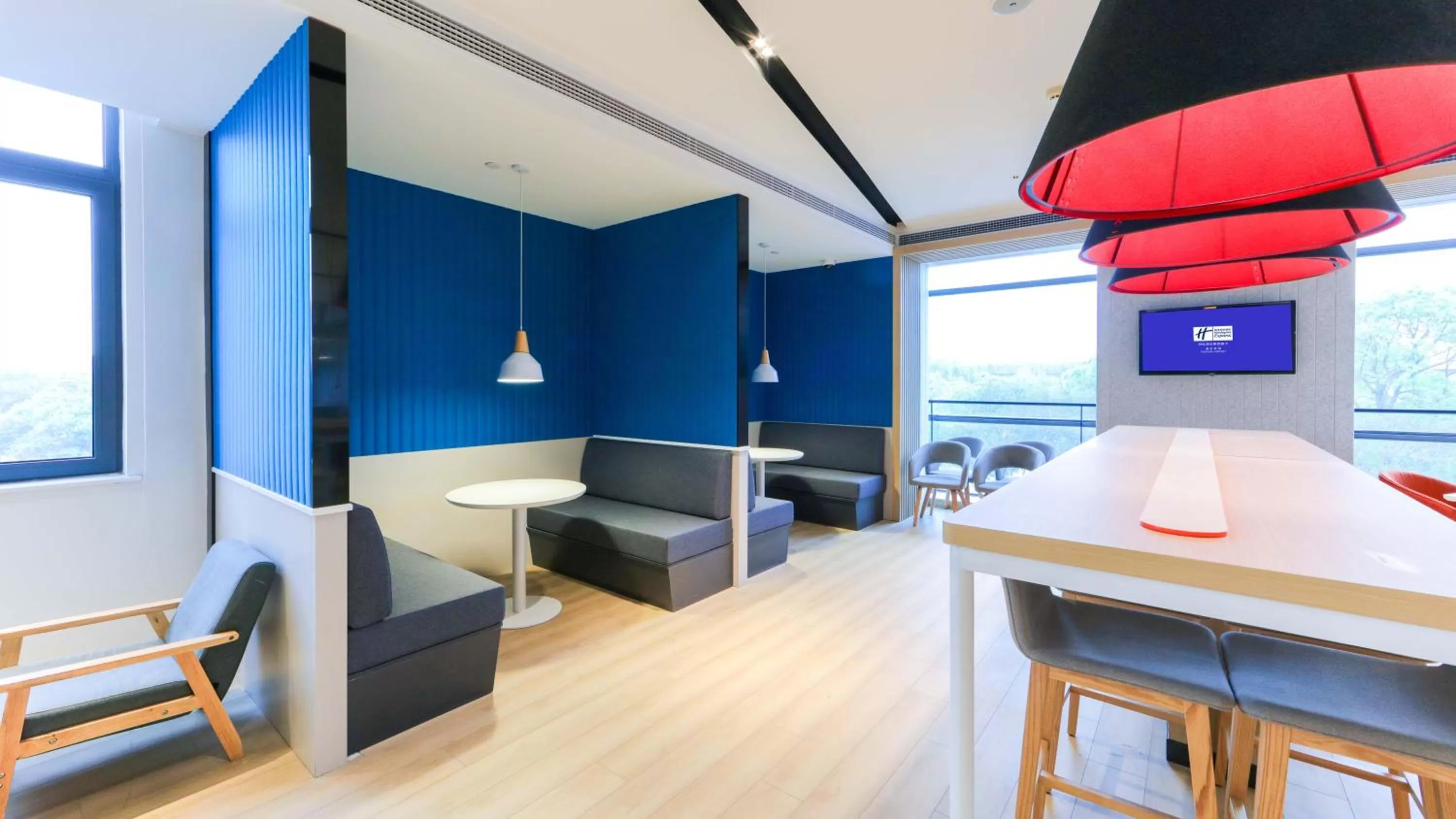 Seating area, Bed in Holiday Inn Express Shanghai Pudong Airport by IHG