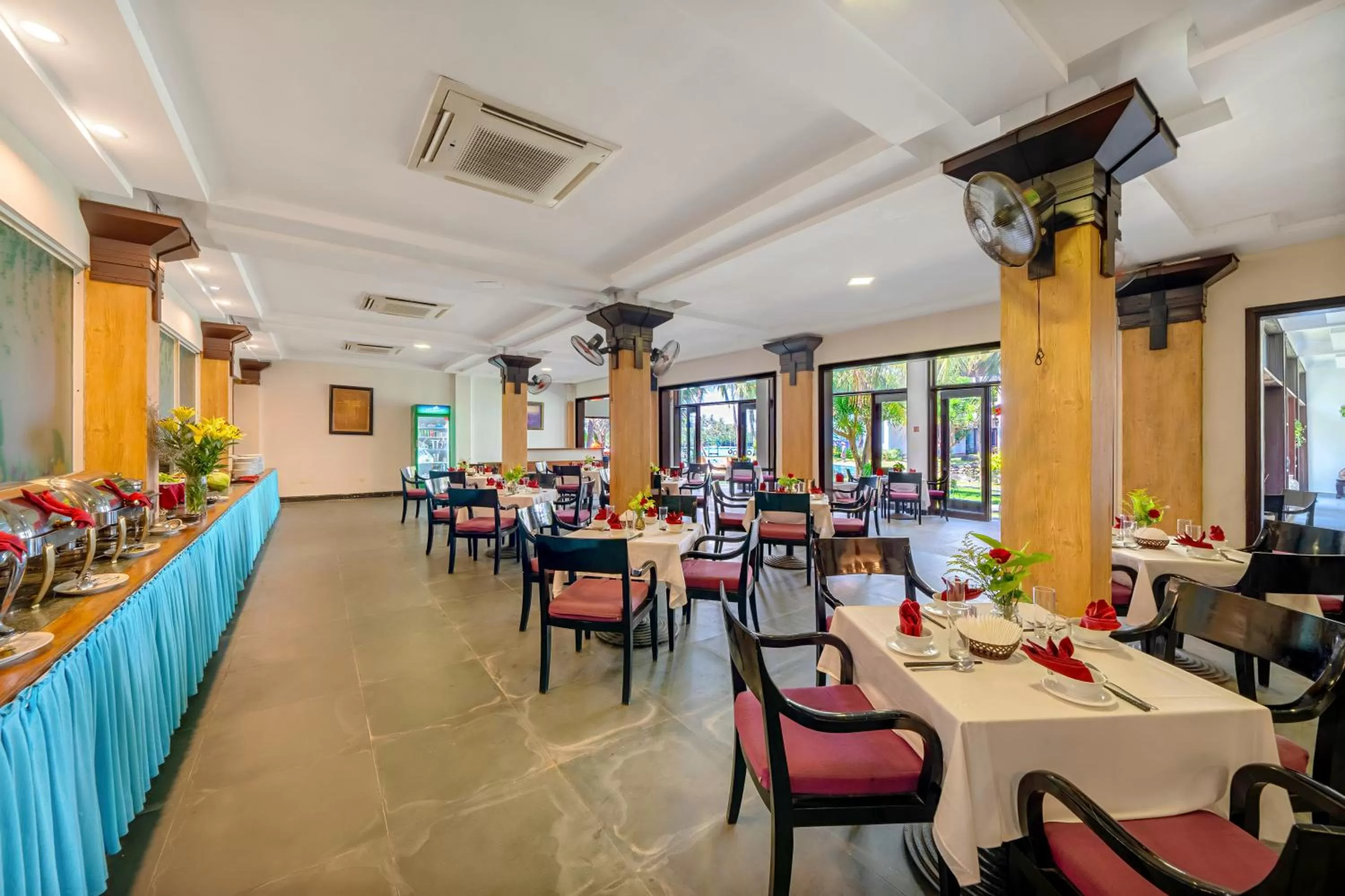 Restaurant/places to eat in River Beach Resort & Residences