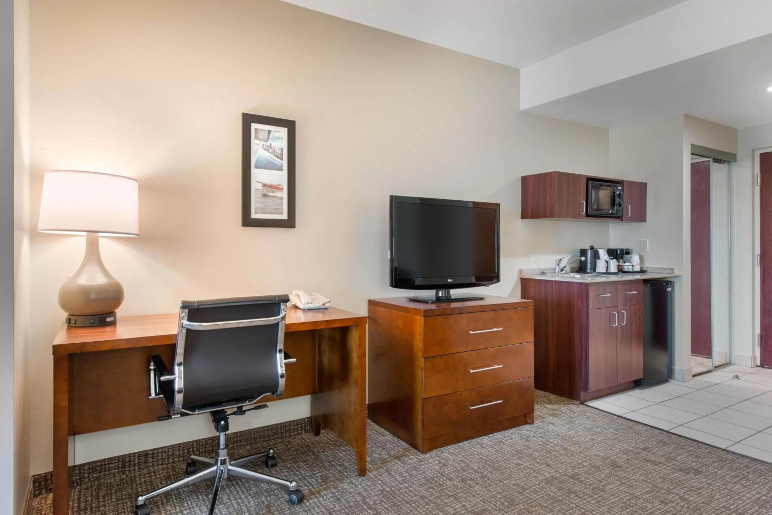 TV and multimedia in Comfort Inn & Suites Tavares North