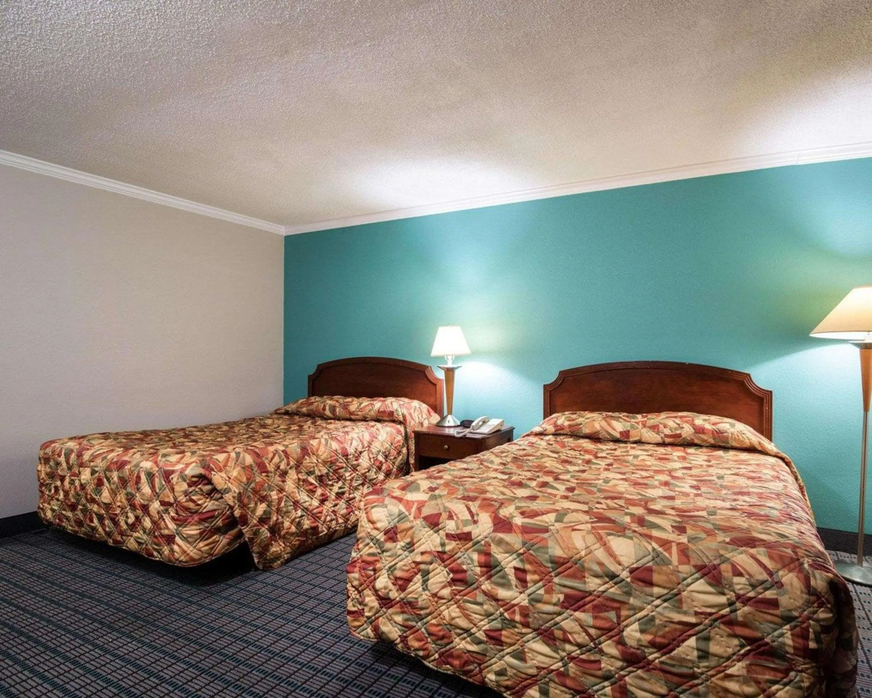 Photo of the whole room, Bed in Rodeway Inn Syracuse Carrier Circle