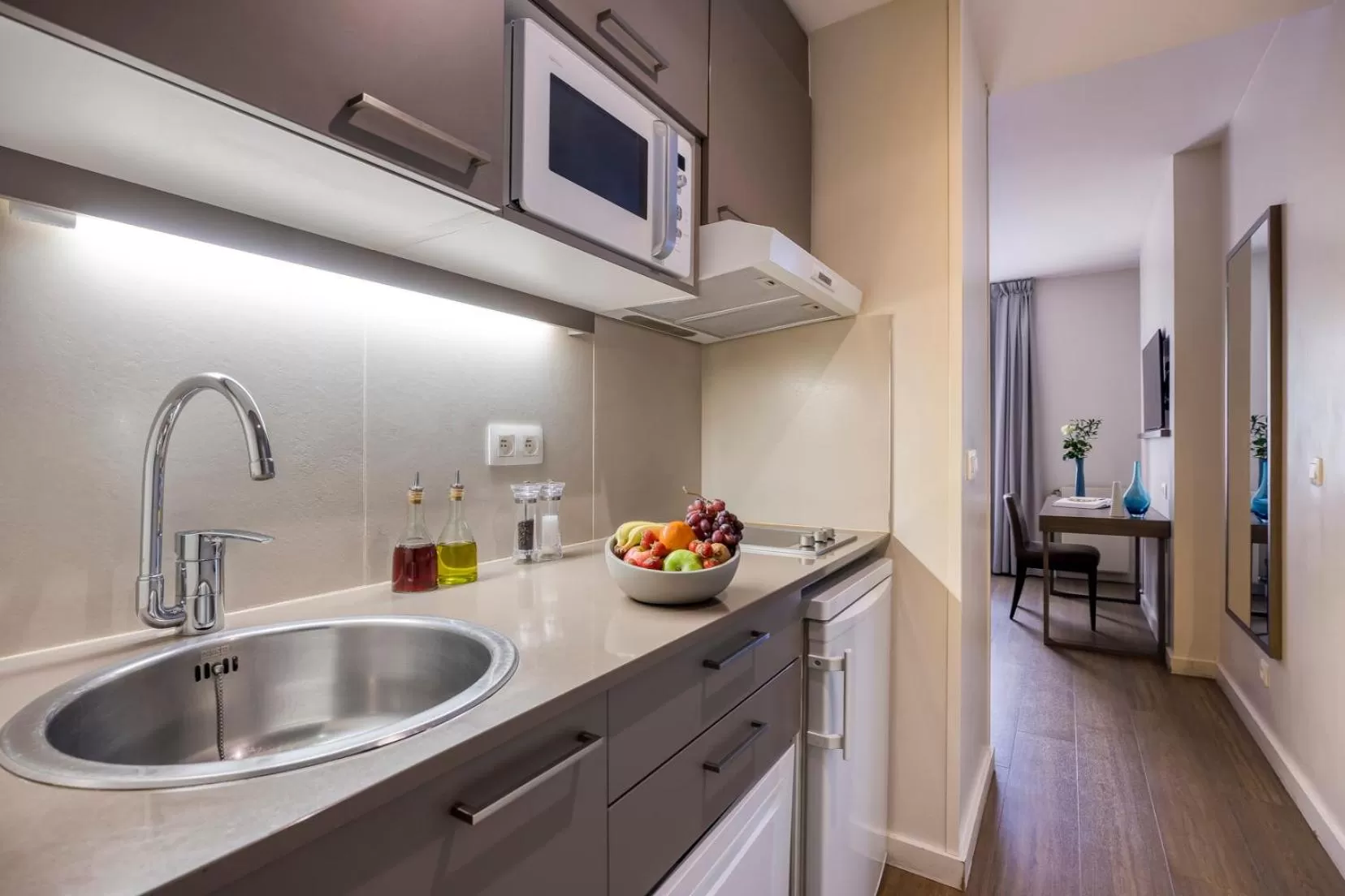 Kitchen or kitchenette in Citadines Sainte-Catherine Brussels