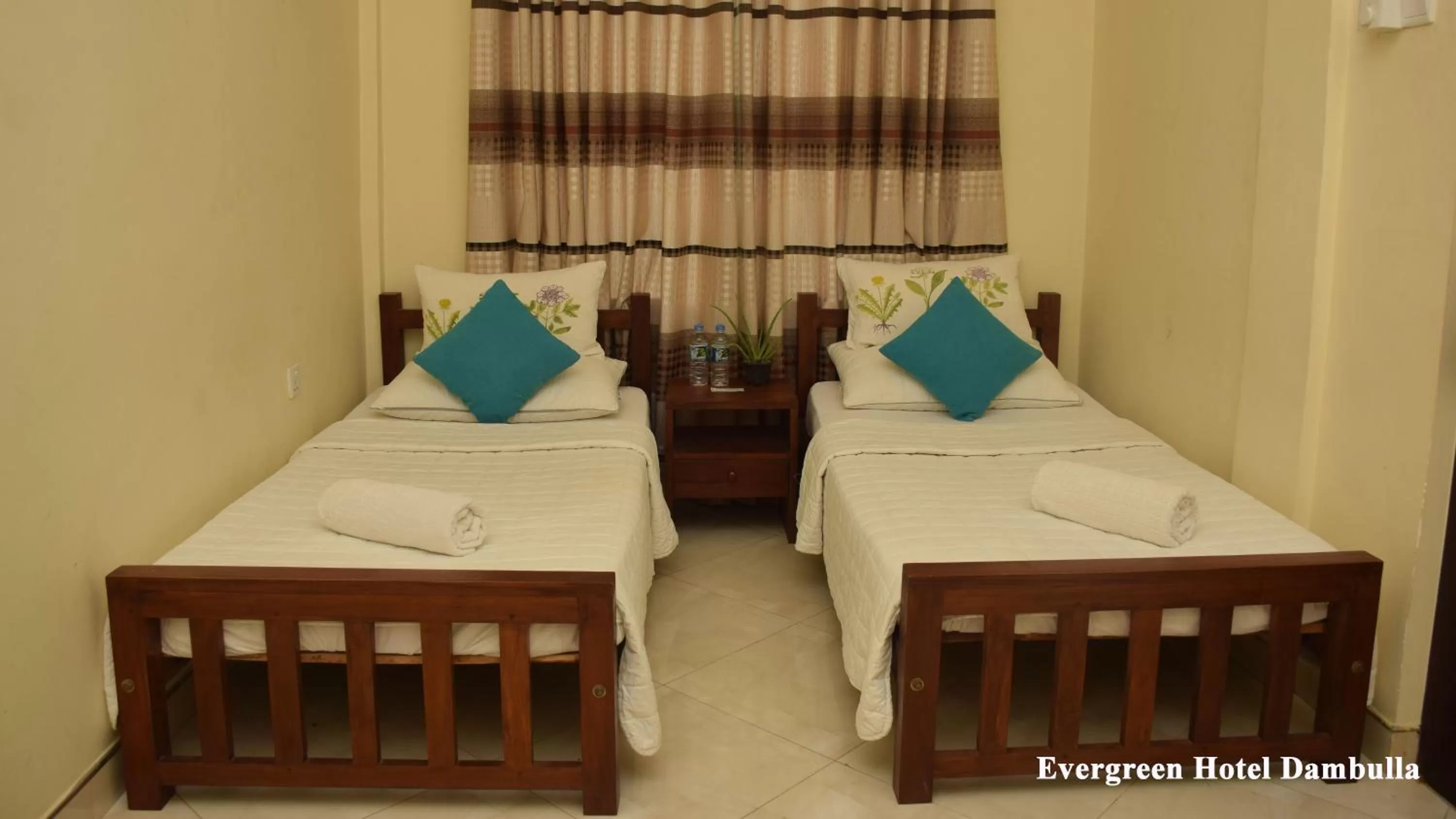 Bedroom, Bed in Evergreen Hotel Dambulla