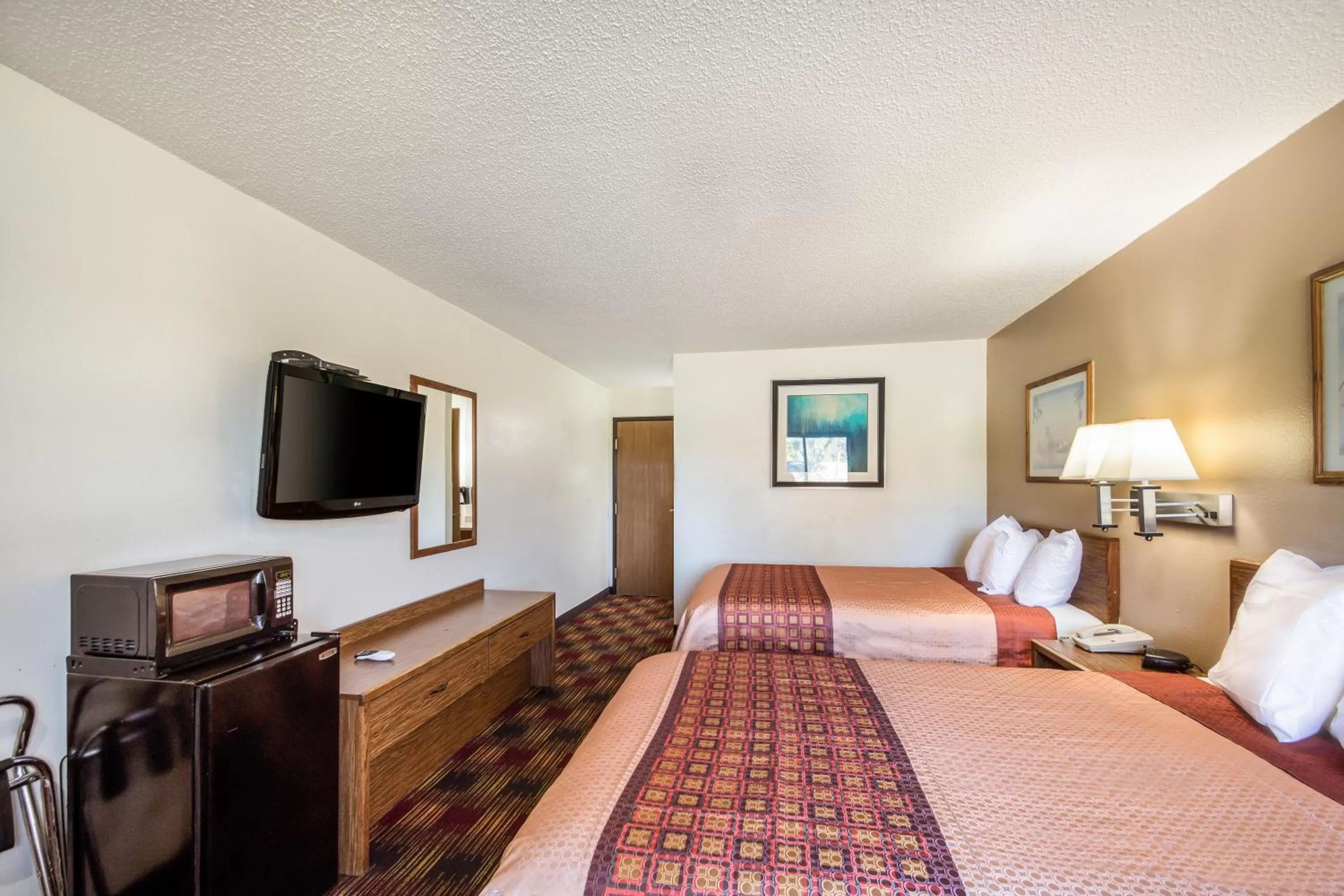 Bed in Americas Best Value Inn & Suites Harrisonville