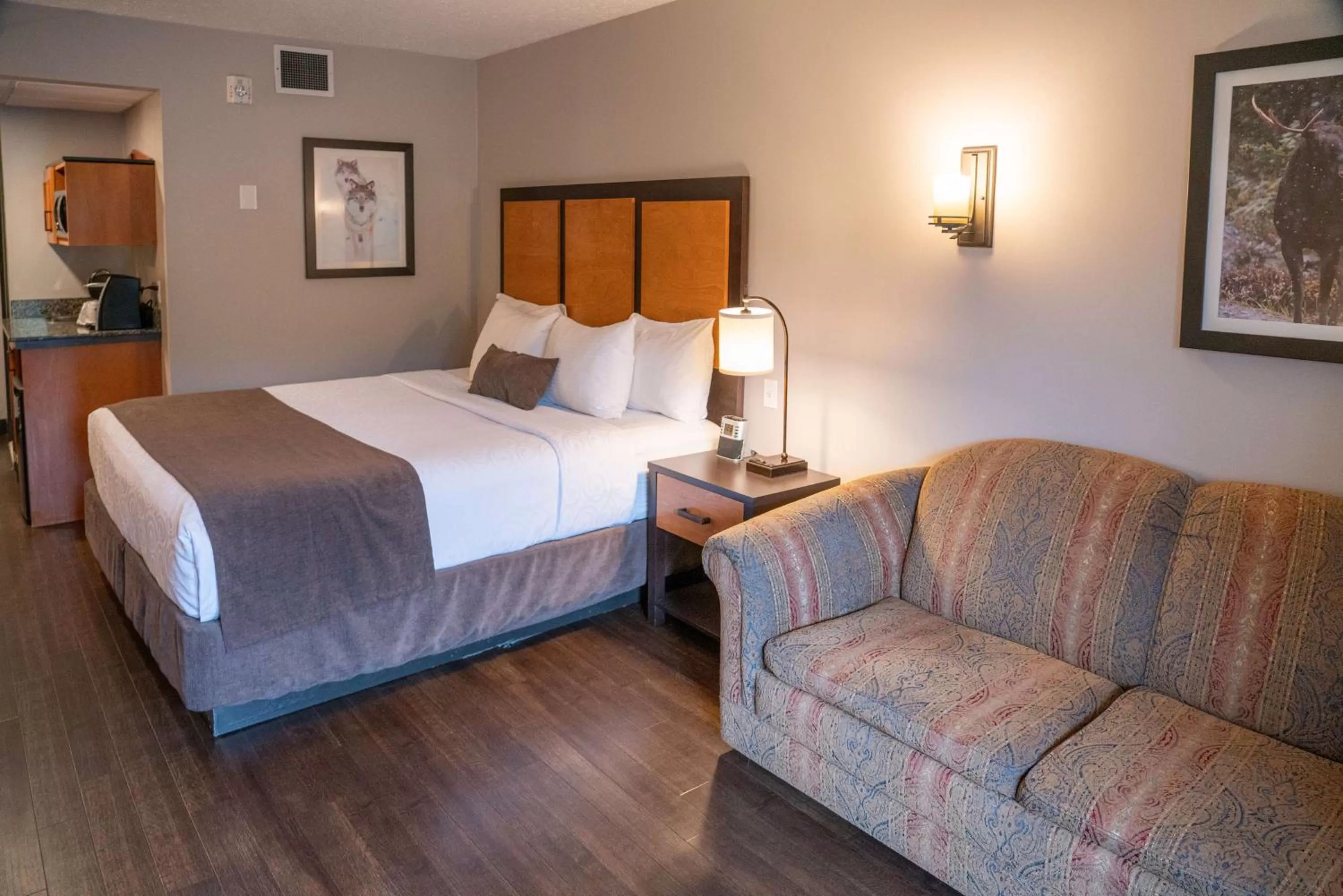 Photo of the whole room, Bed in Pocaterra Inn & Waterslide