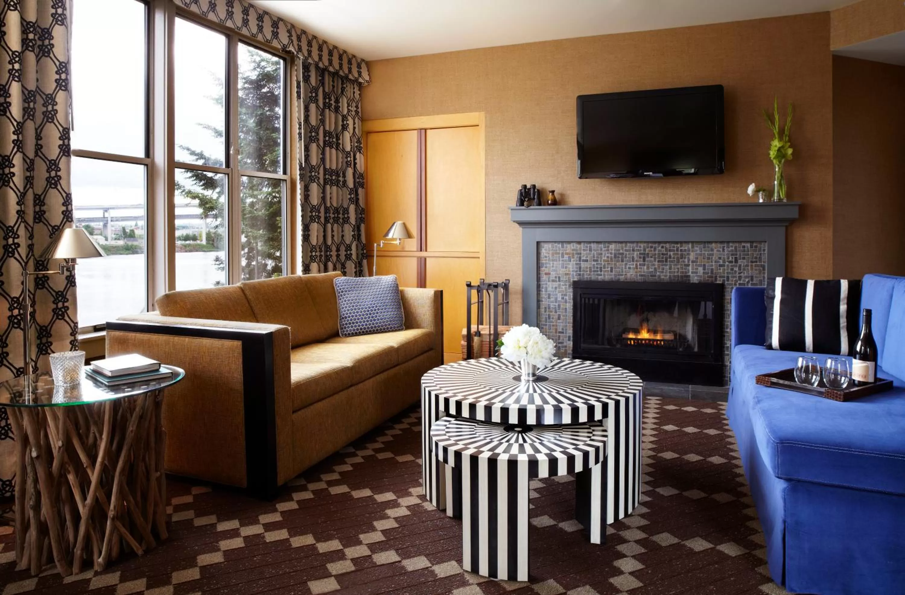 Bedroom in Kimpton Riverplace Hotel by IHG