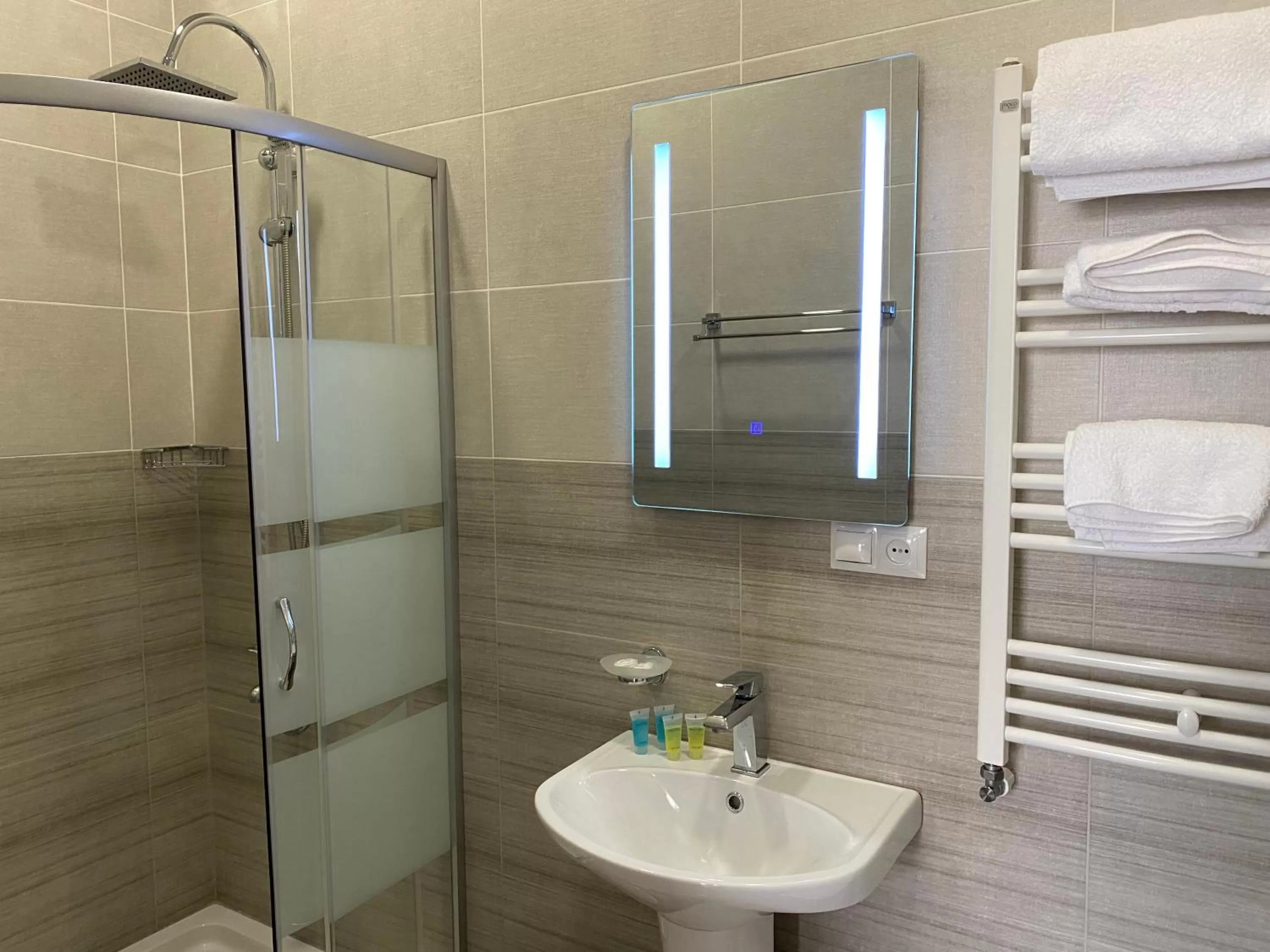 Bathroom in Hotel Sharl