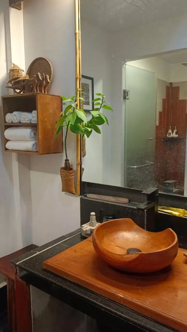 Bathroom in Maison Model d'Angkor