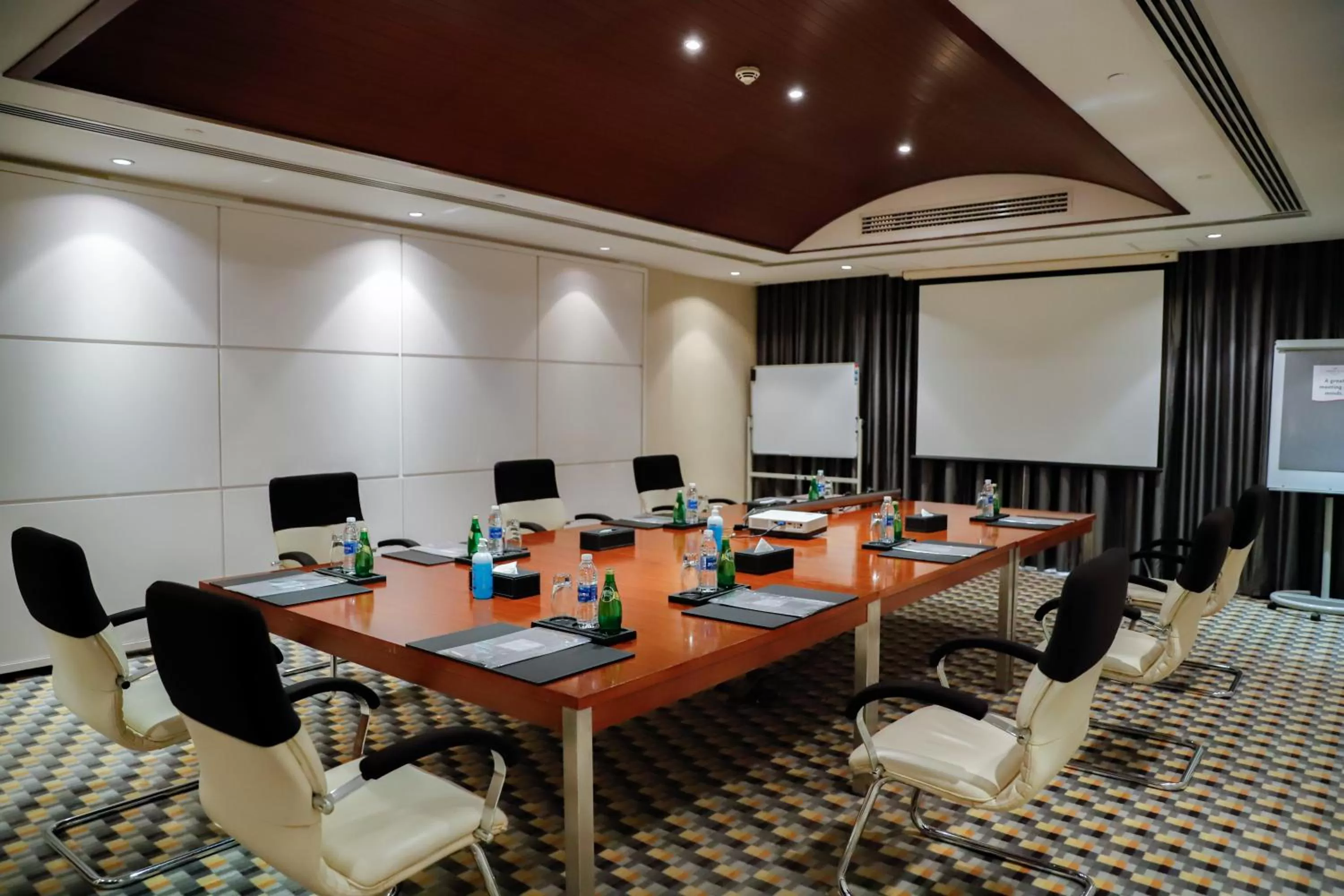 Meeting/conference room in Crowne Plaza Sohar by IHG