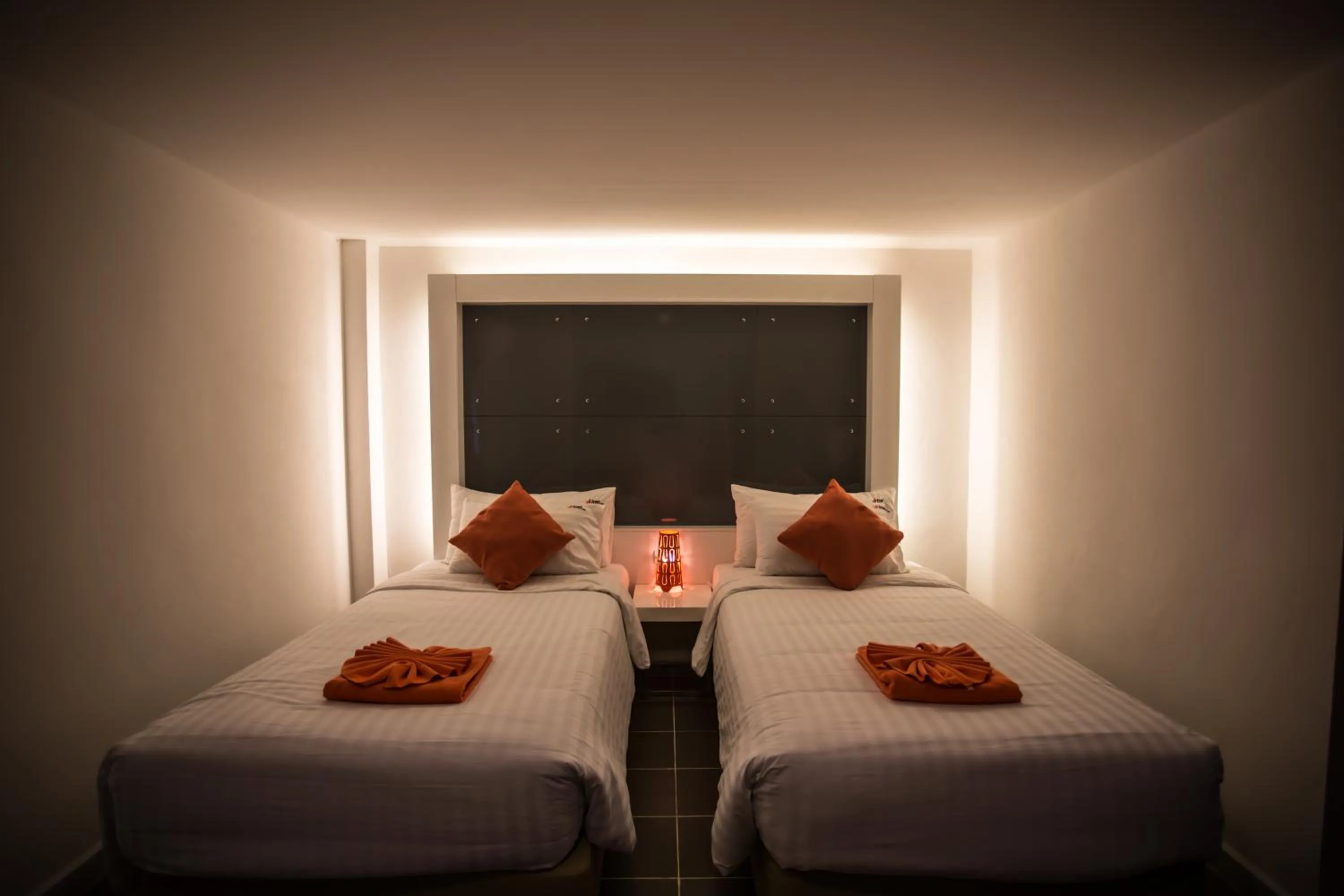 Superior Twin Room in The Original Orange Hotel