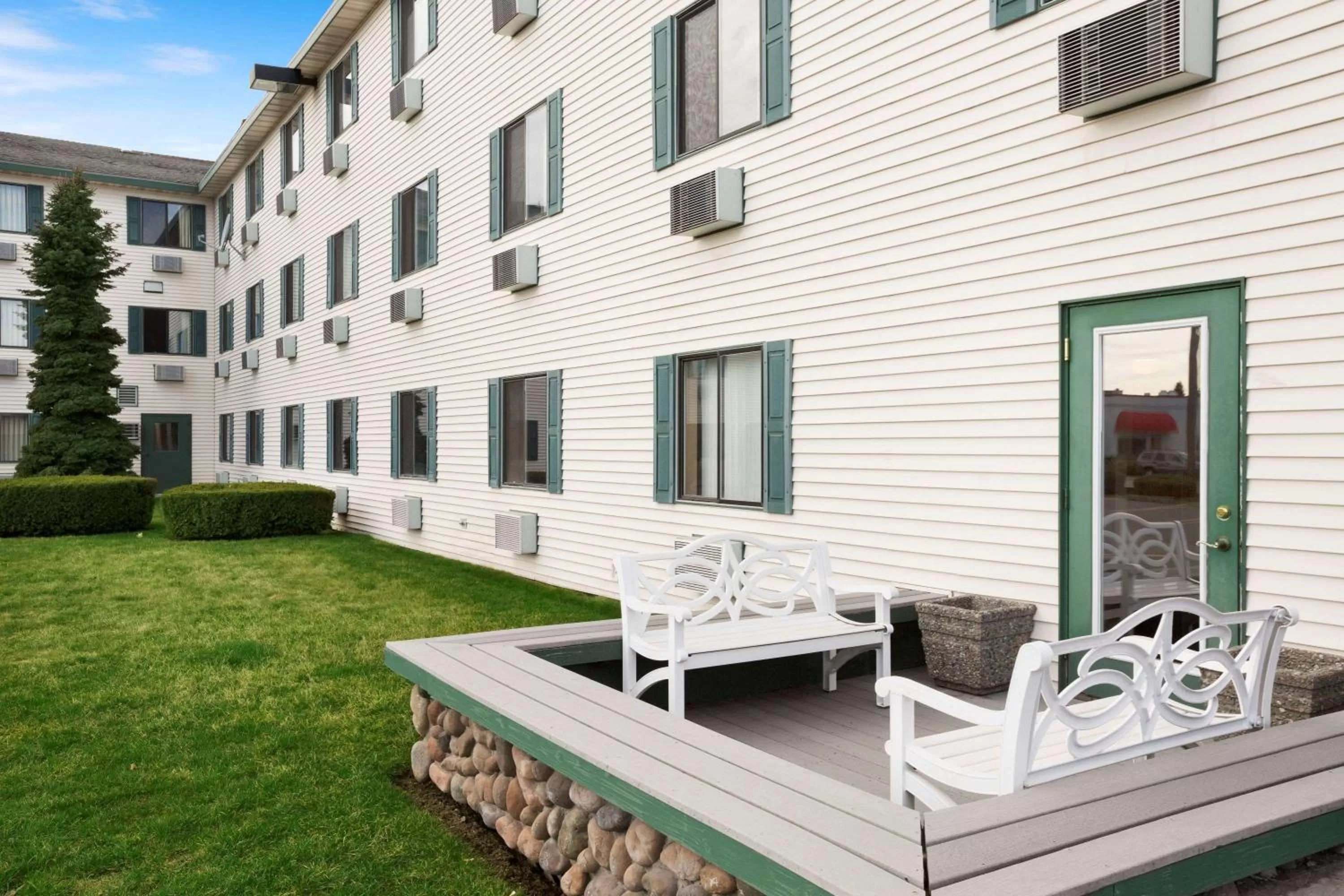 Property building in Super 8 by Wyndham Coeur d'Alene