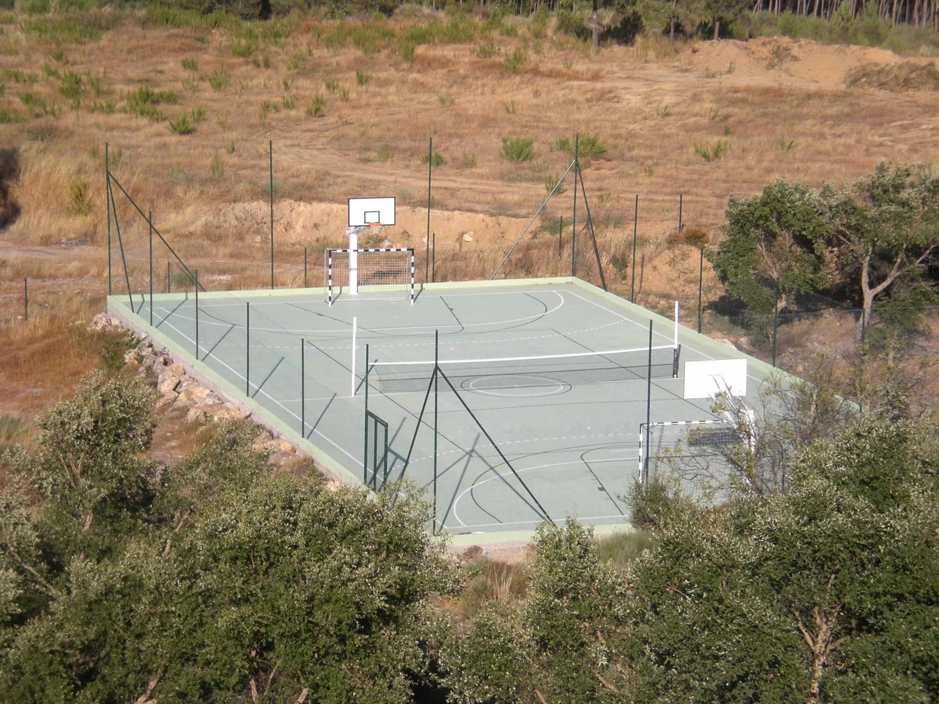 Tennis court in Hotel Da Montanha