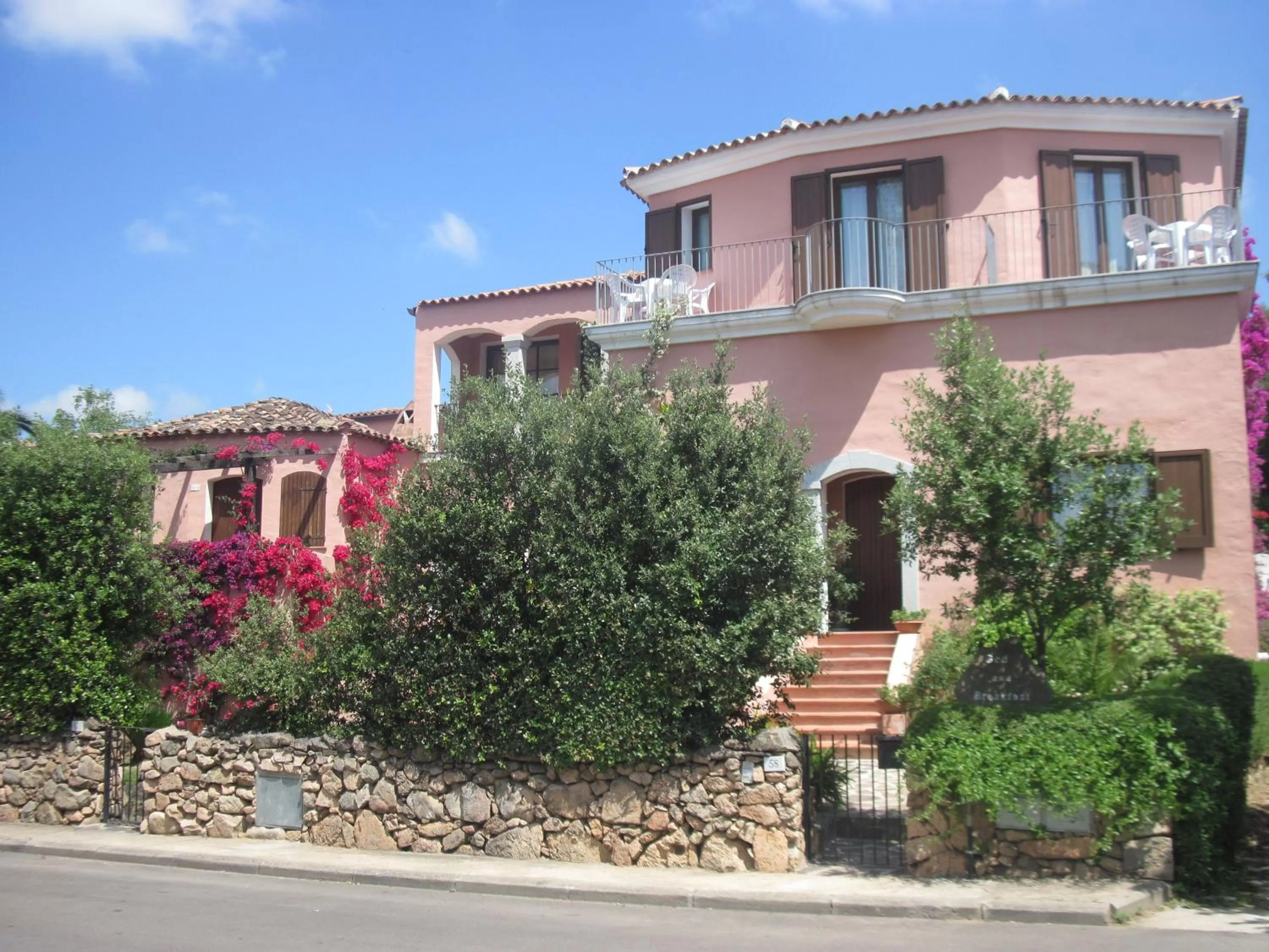 Property building in Bed & Breakfast Dessole