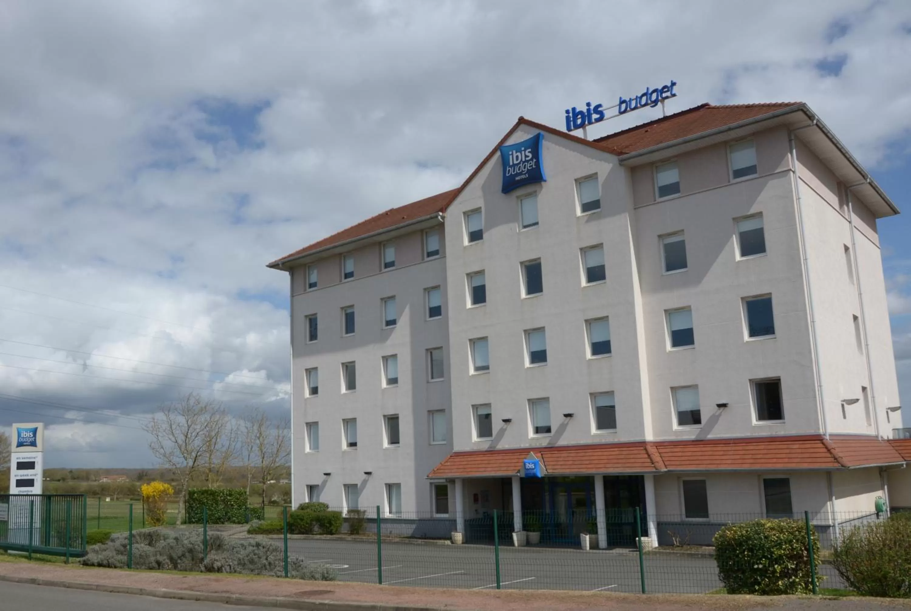 Facade/entrance in ibis budget Nevers Varennes Vauzelles