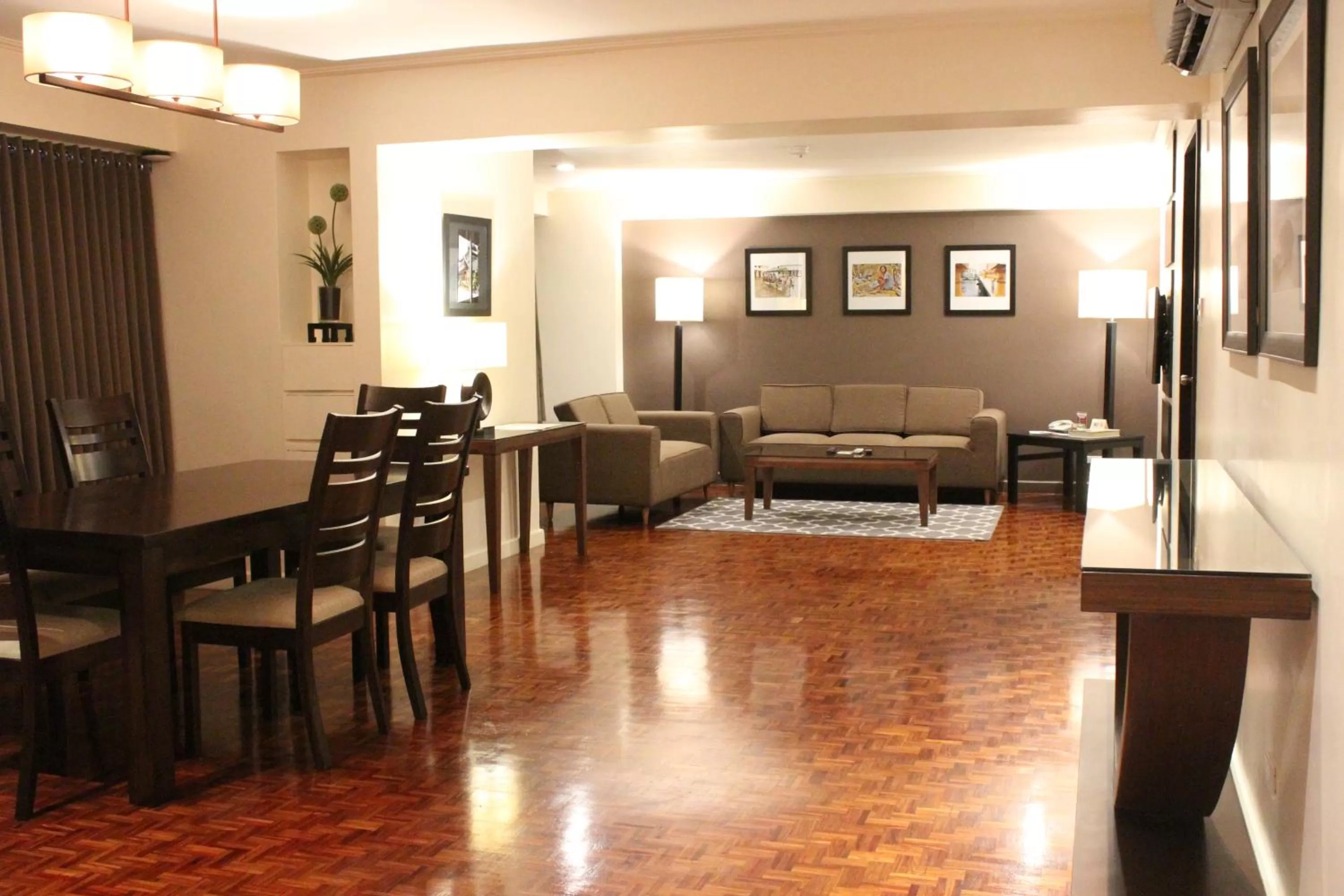 Dining area in Copacabana Apartment Hotel