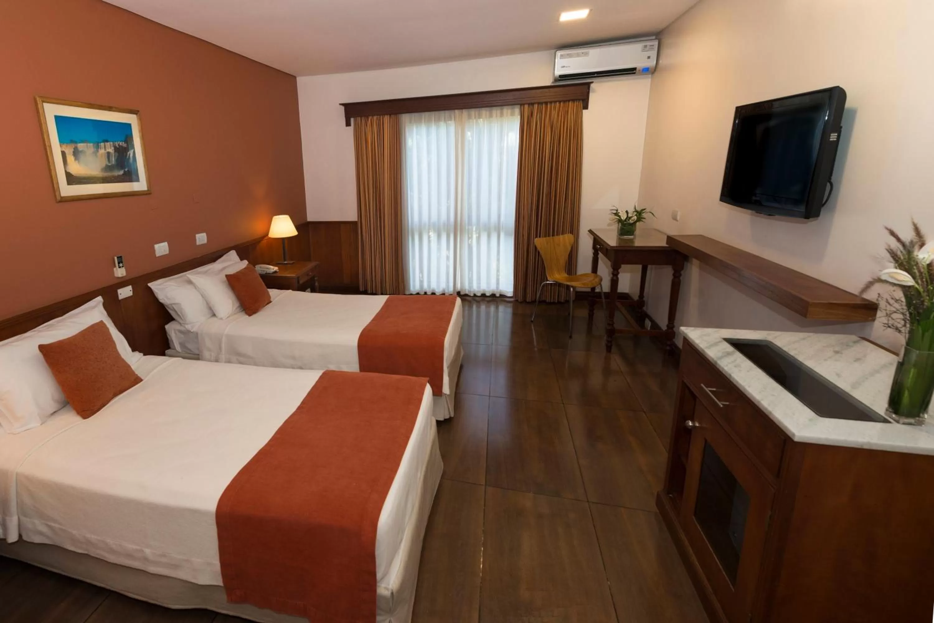 Photo of the whole room, Bed in Hotel Saint George