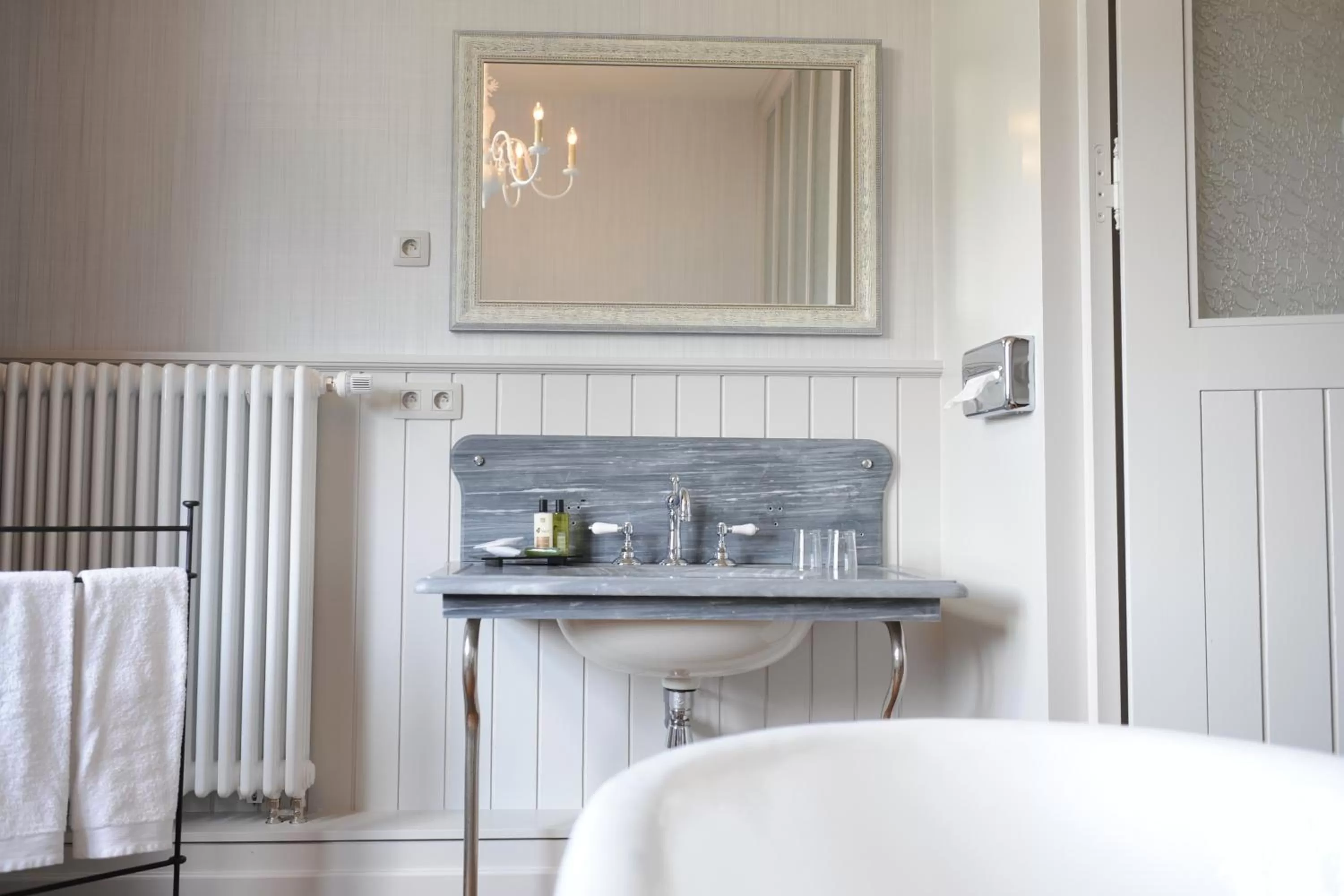 Bathroom in Charmehotel Villa Saporis