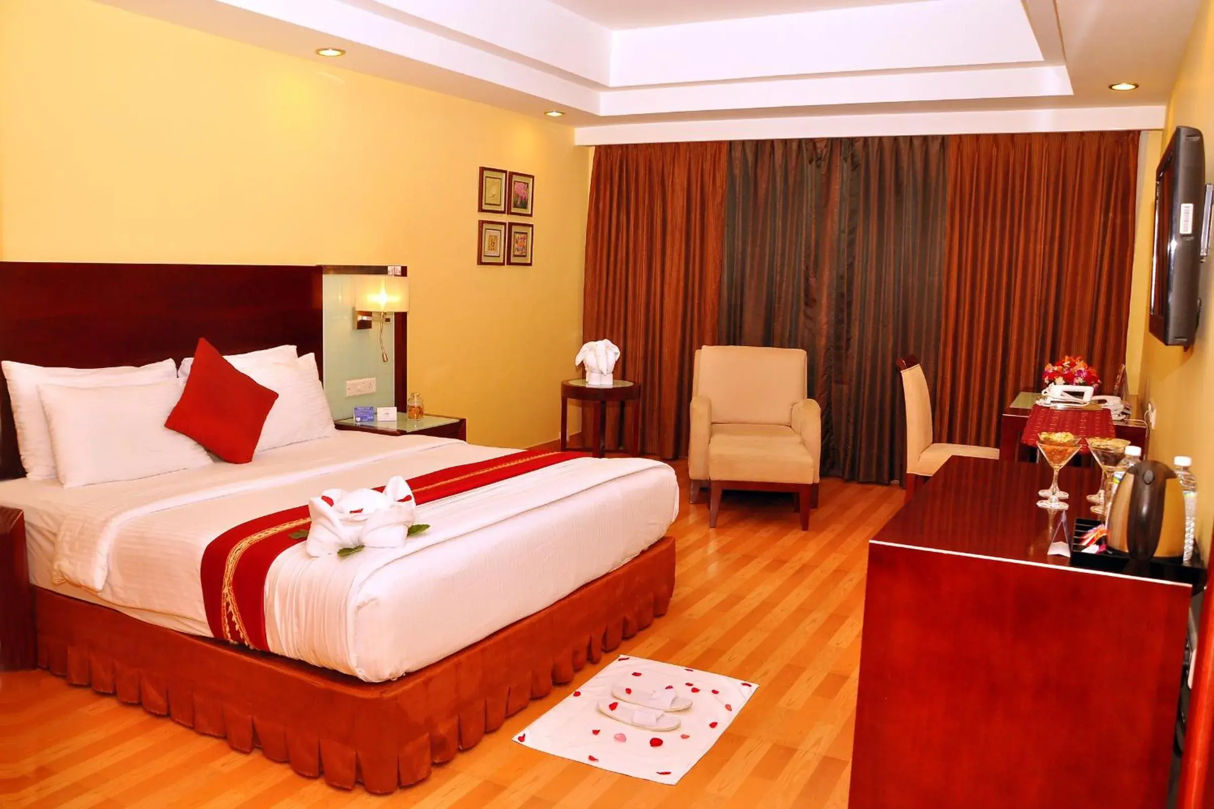 Deluxe Double Room with Free Drop to Sipcot IT Park in Gokulam Park Sabari-Siruseri SIPCOT Deluxe Double Room with Free Drop to Sipcot IT Park in Gokulam Park Sabari-Siruseri SIPCOT
