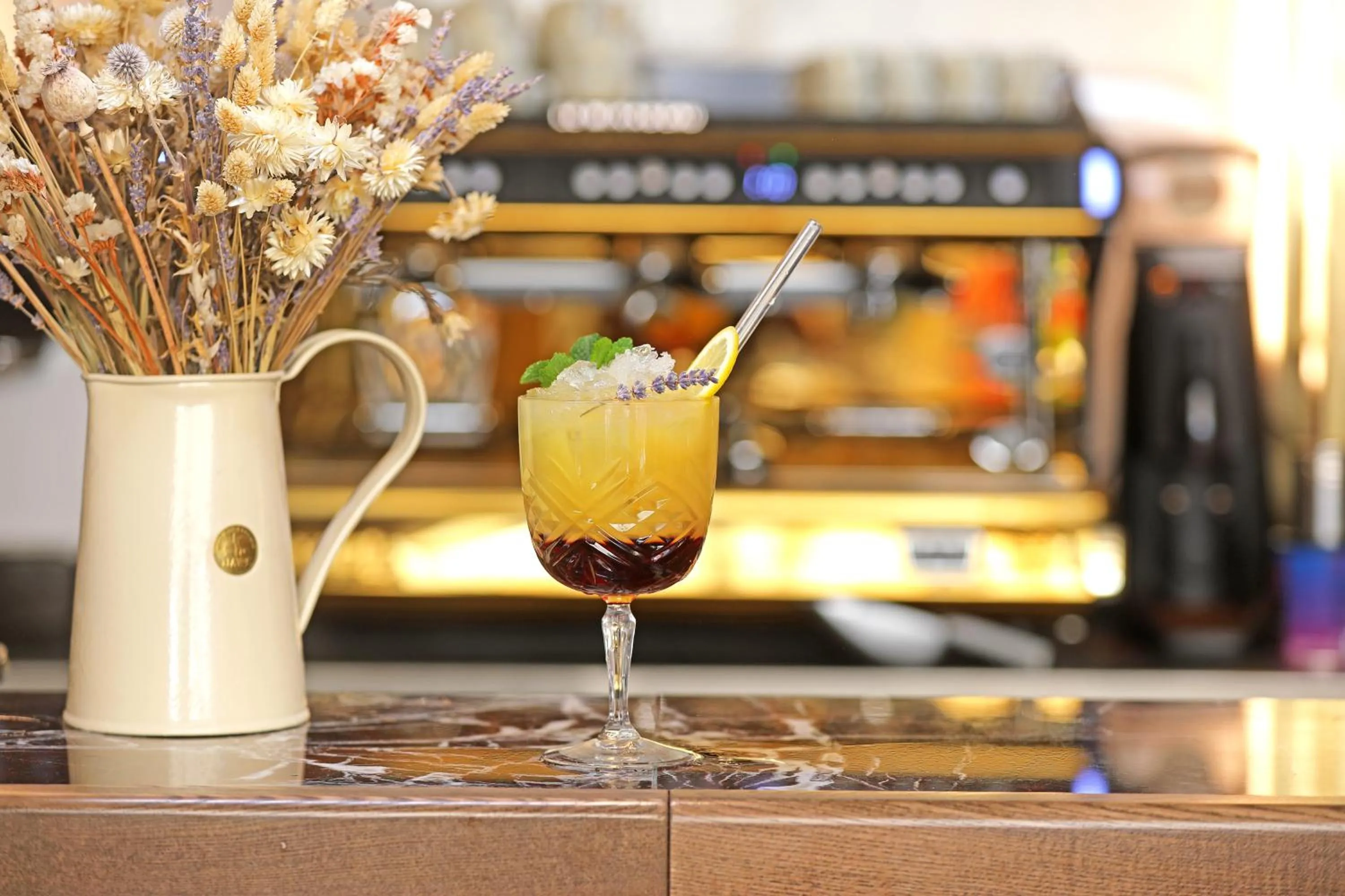 Lounge or bar in Negrecoste Hôtel & Spa