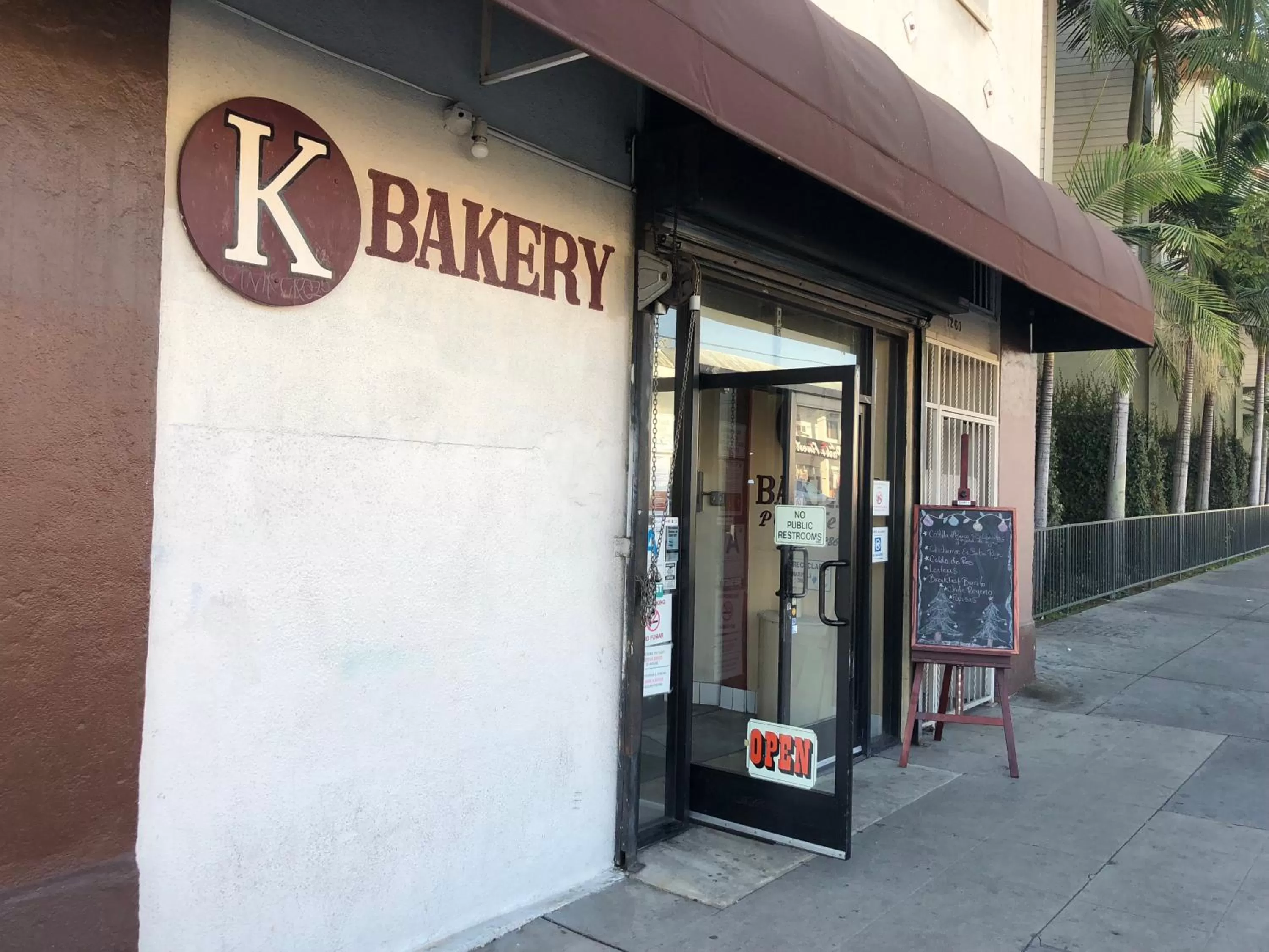 Street view in Knights Inn Los Angeles Central / Convention Center Area